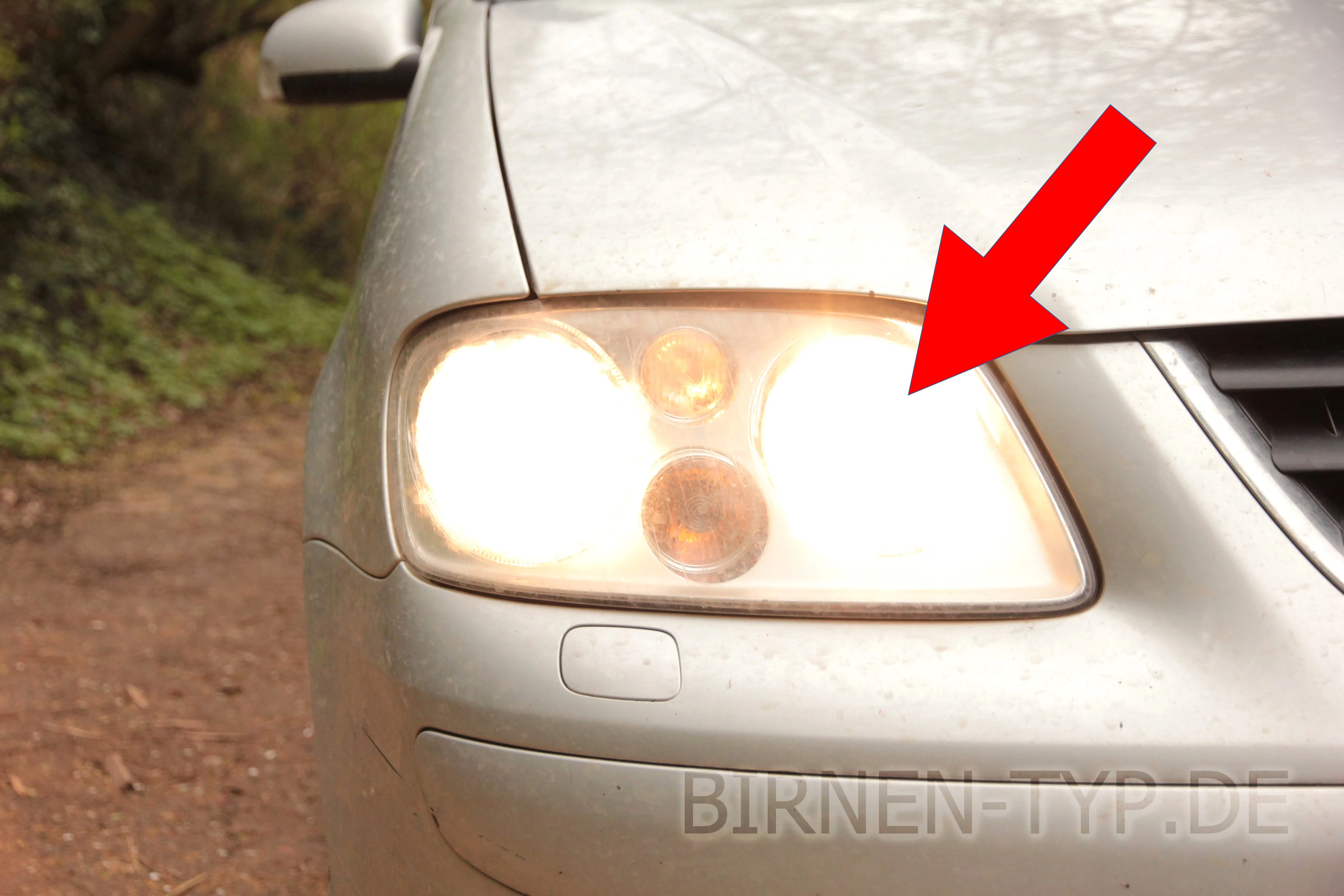 Fernlicht des VW Touran 1. Gen — bei Halogen-Abblendlicht