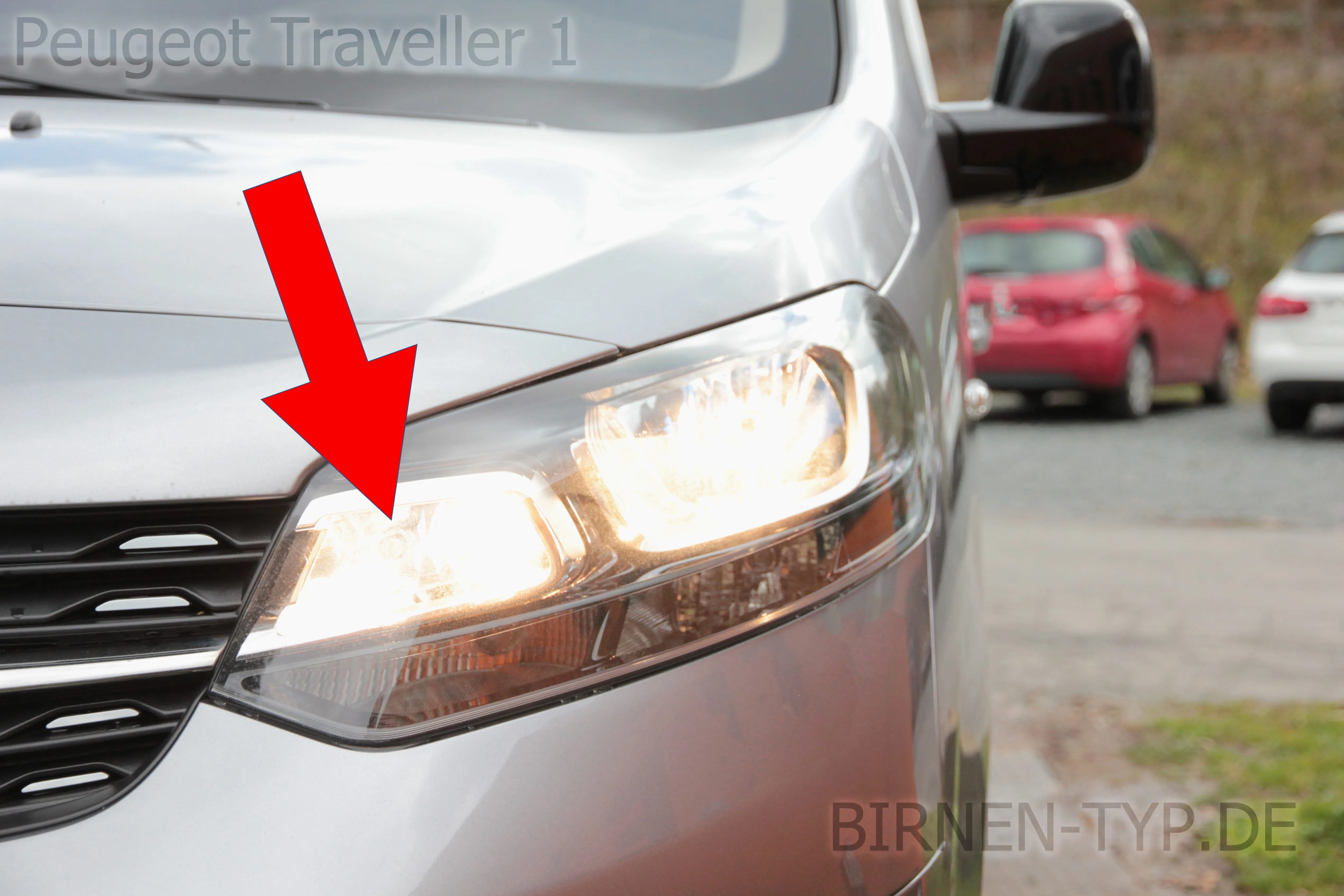 Fernlicht des Peugeot Traveller — bei Halogen-Abblendlicht