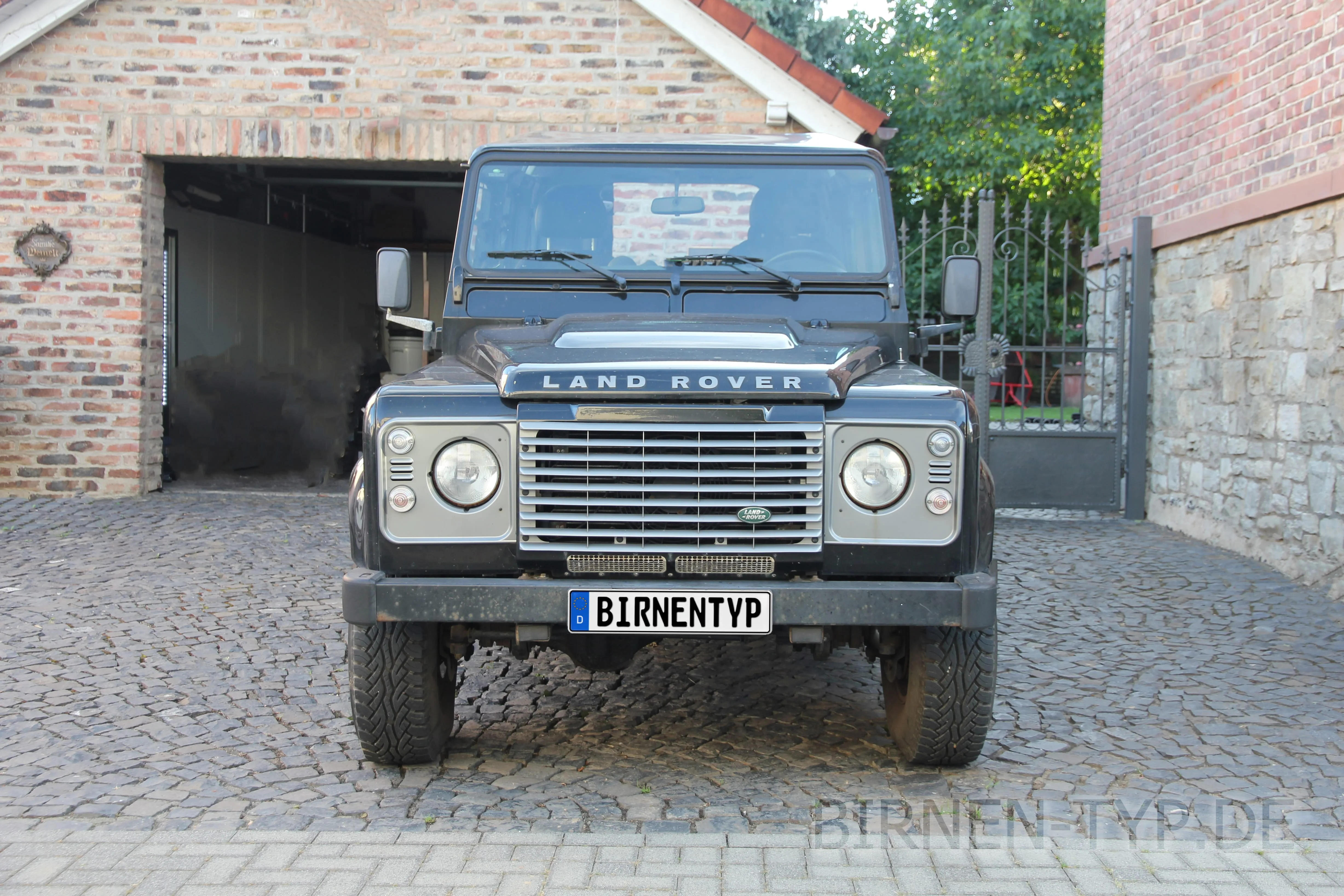 Defender 4 Geländewagen