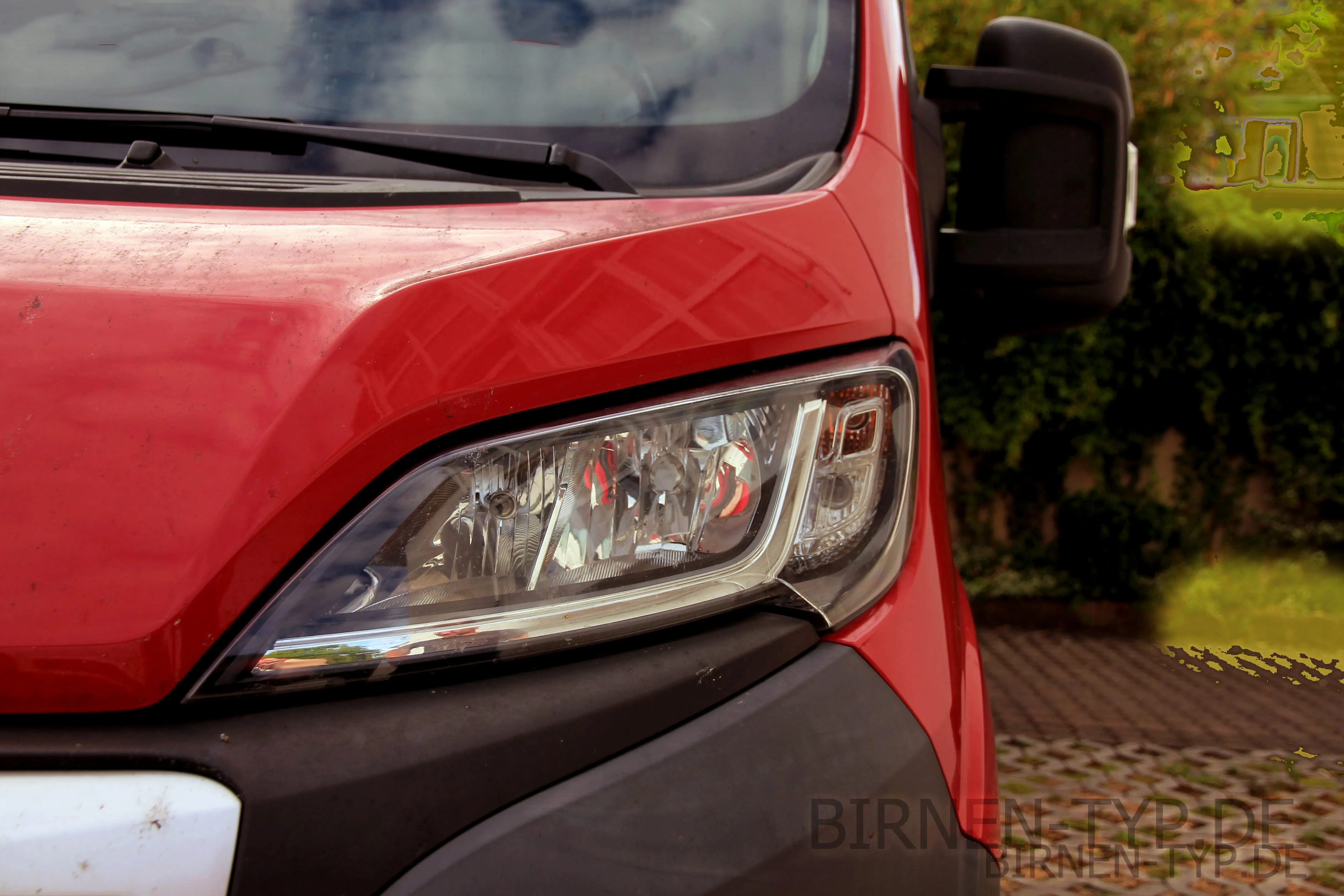 So sieht der Scheinwerfer des Opel Movano aus