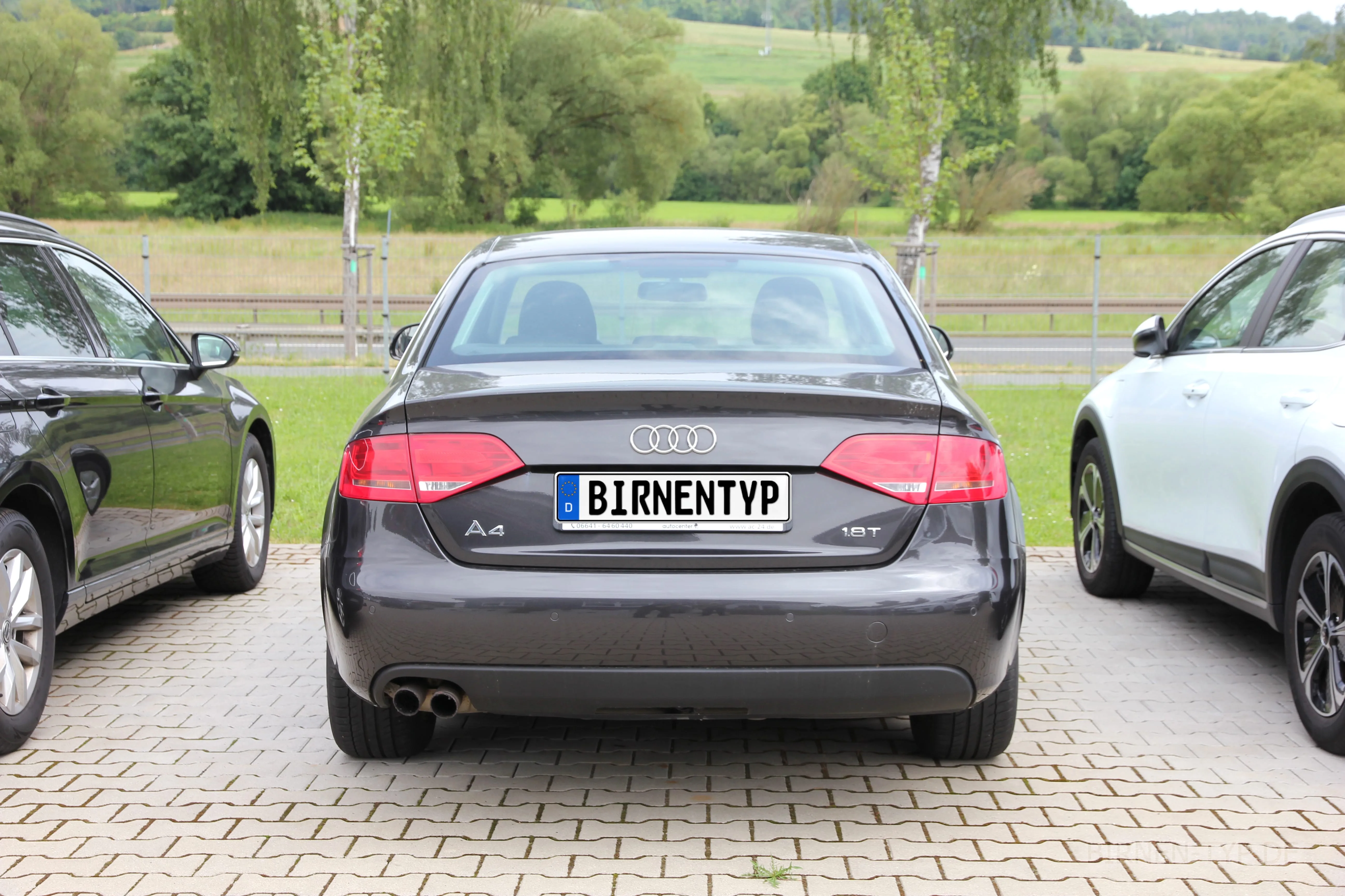Heck-Ansicht des Audi A4 4. Gen