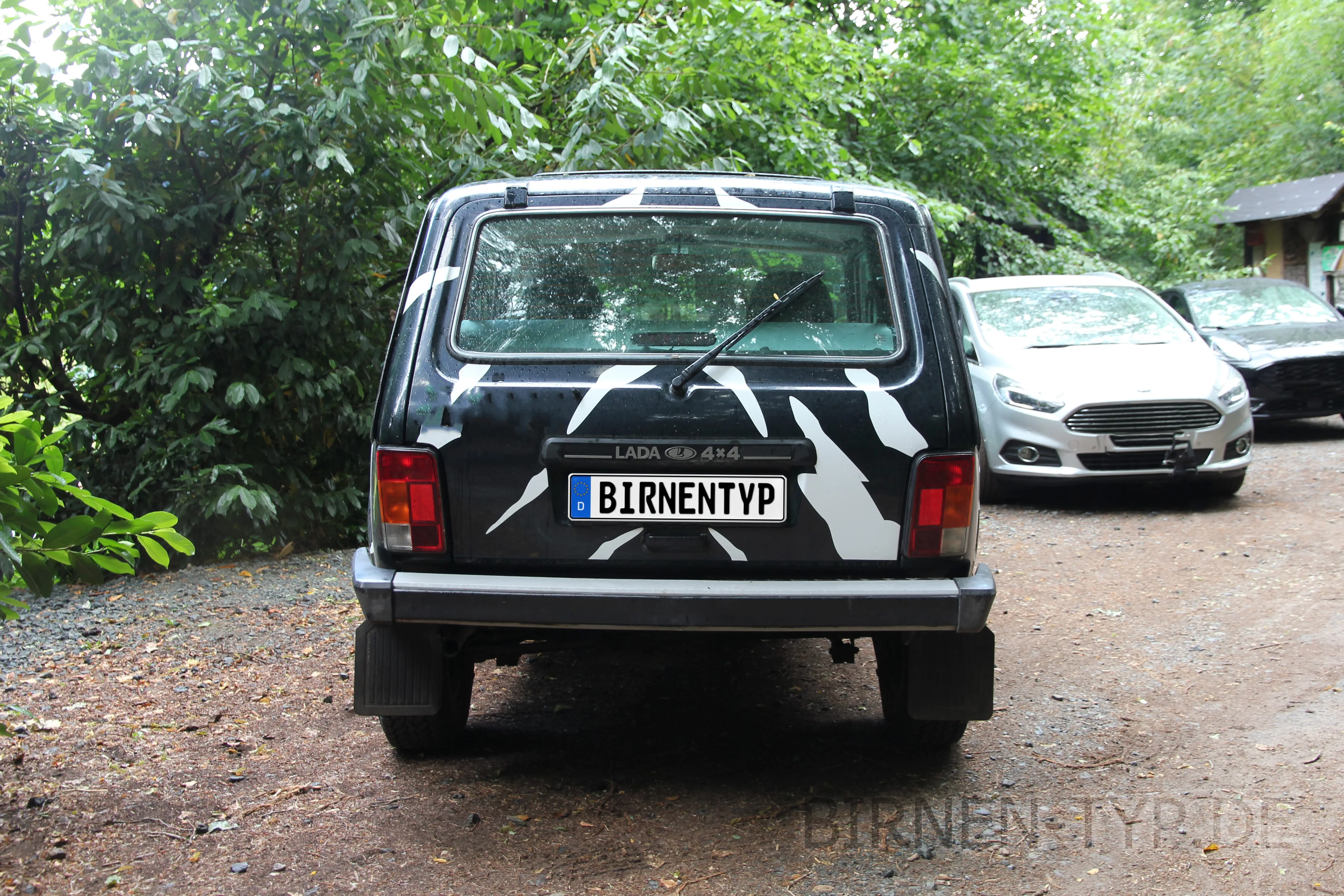 Heck-Ansicht des Lada Niva / Niwa 2