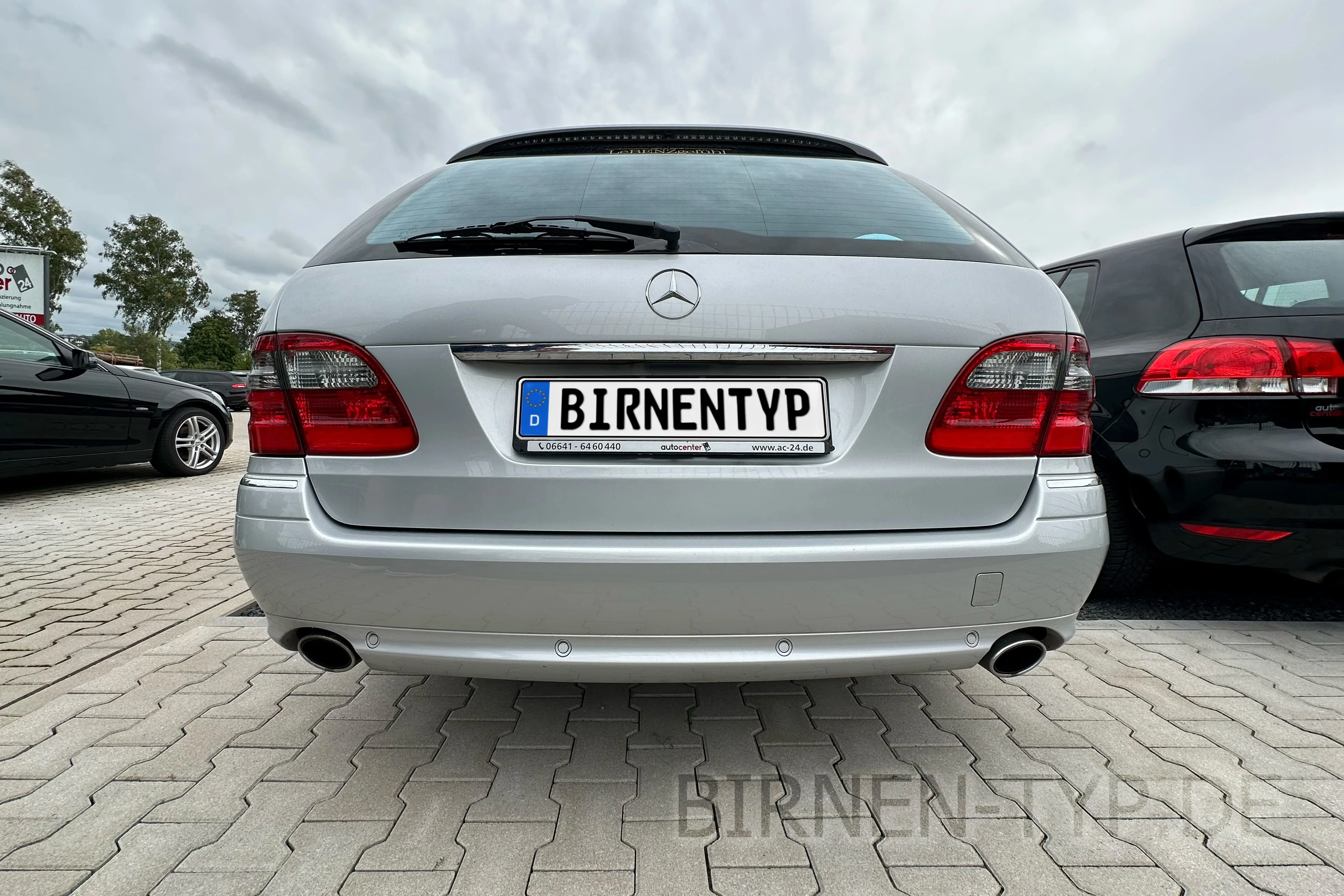 Heck-Ansicht des Mercedes-Benz E-Klasse (T-Modell Kombi (S211))