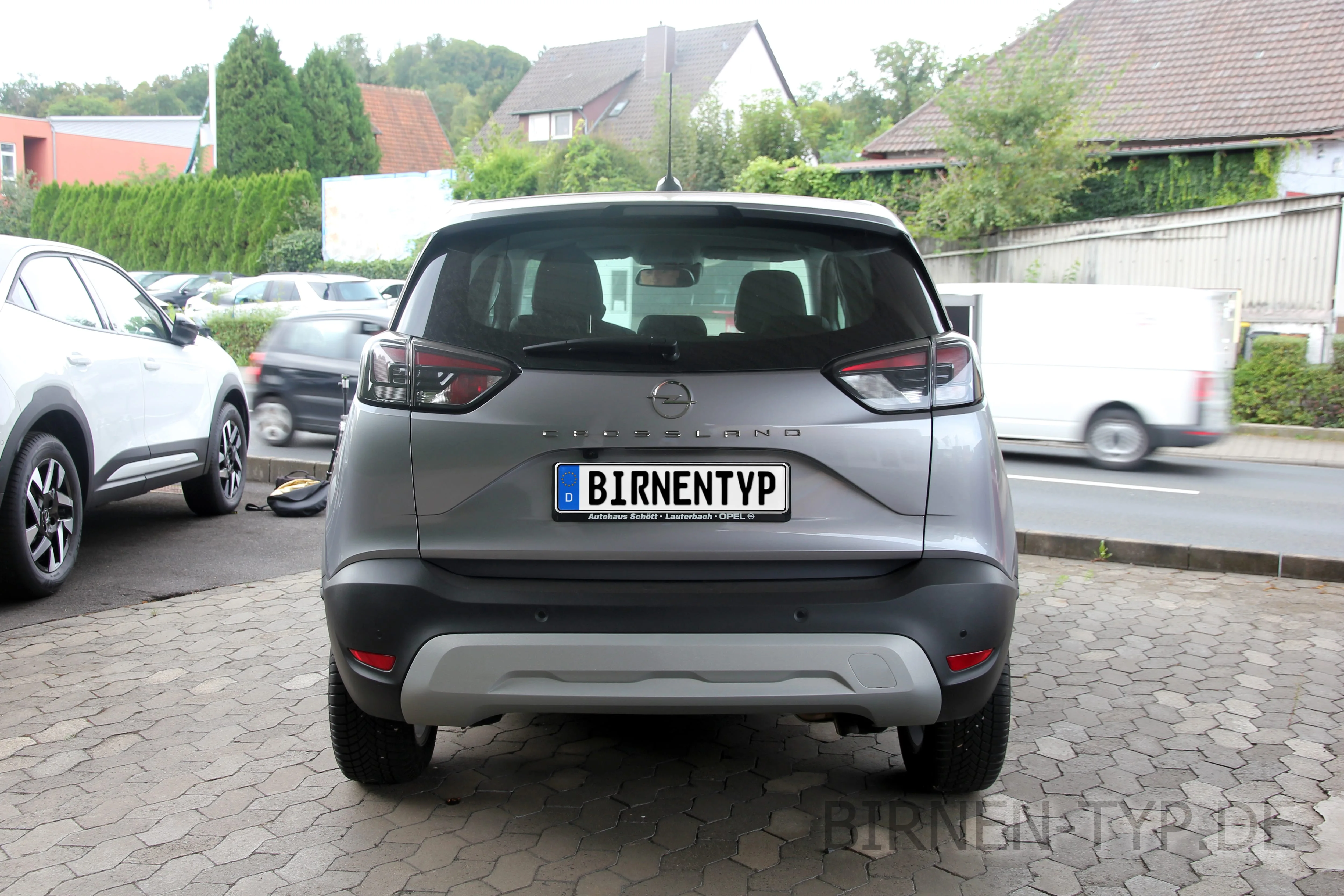 Heck-Ansicht des Opel Crossland (X)