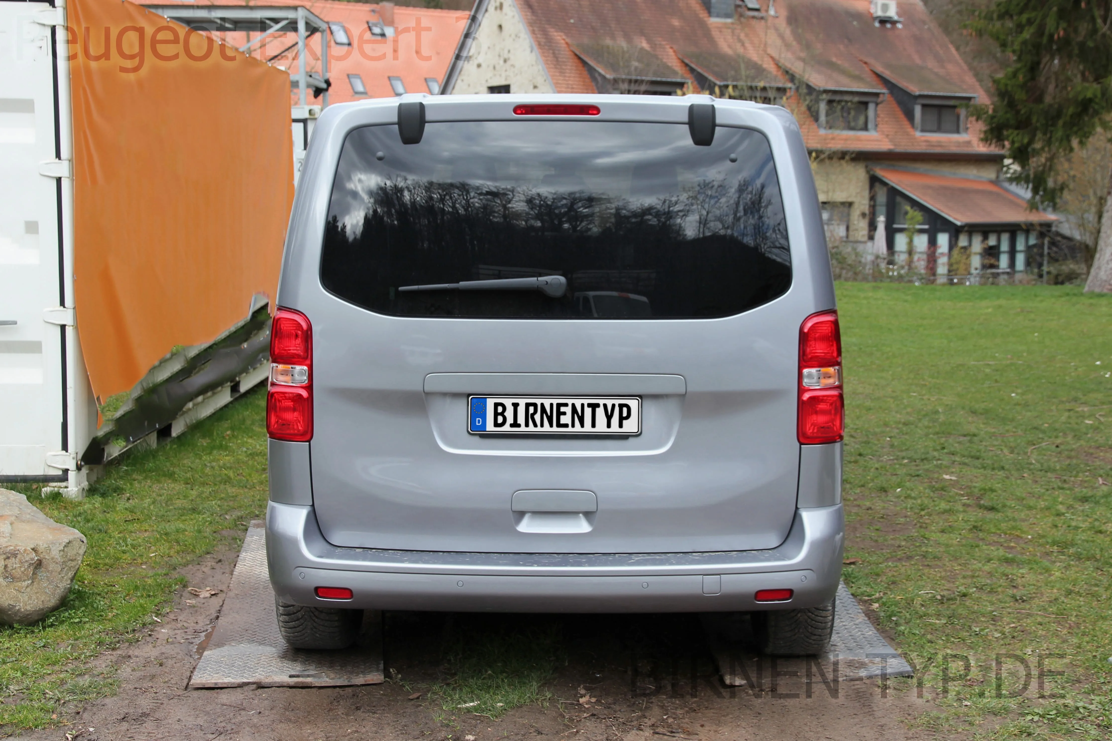 Heck-Ansicht des Peugeot Expert 3