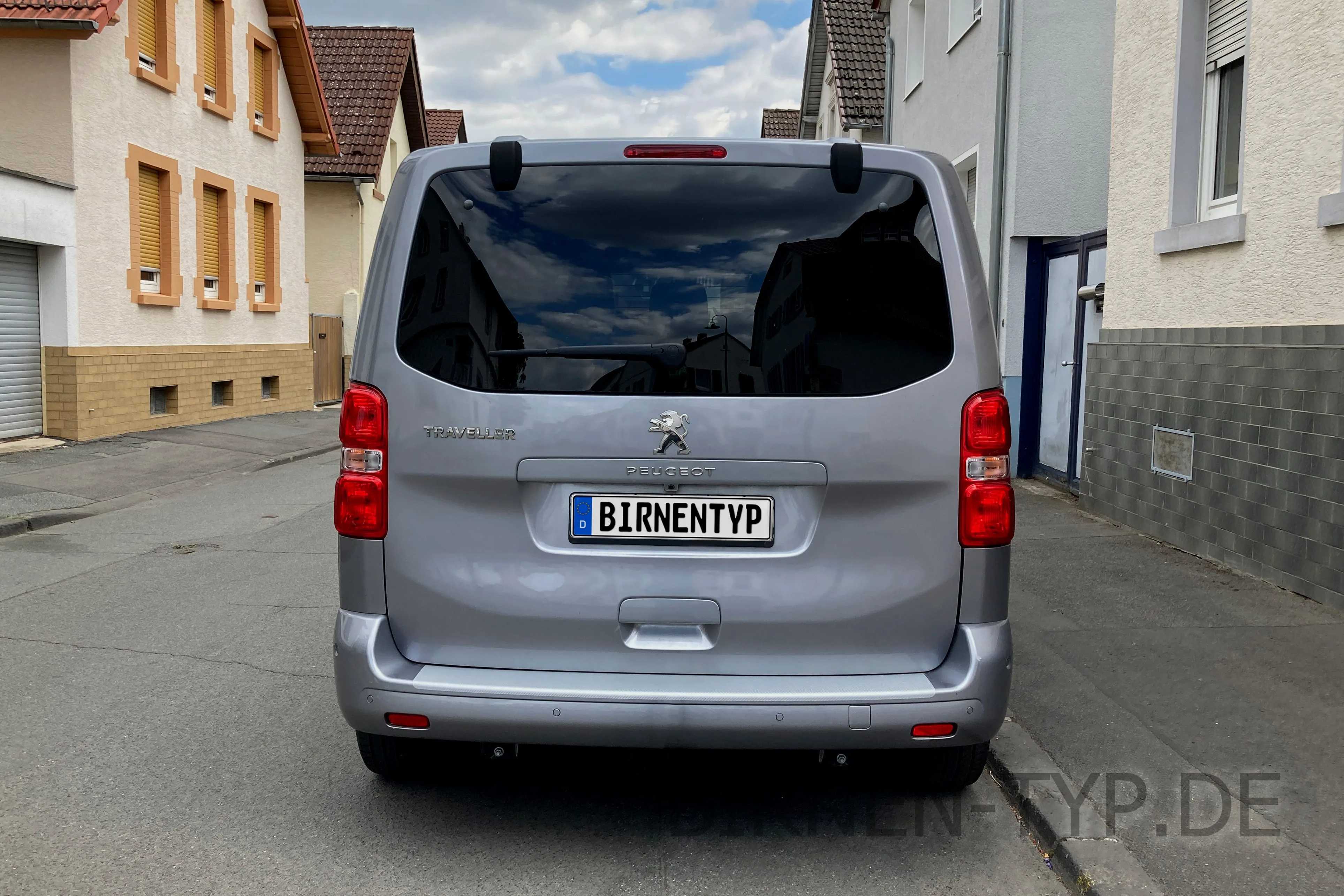 Heck-Ansicht des Peugeot Traveller