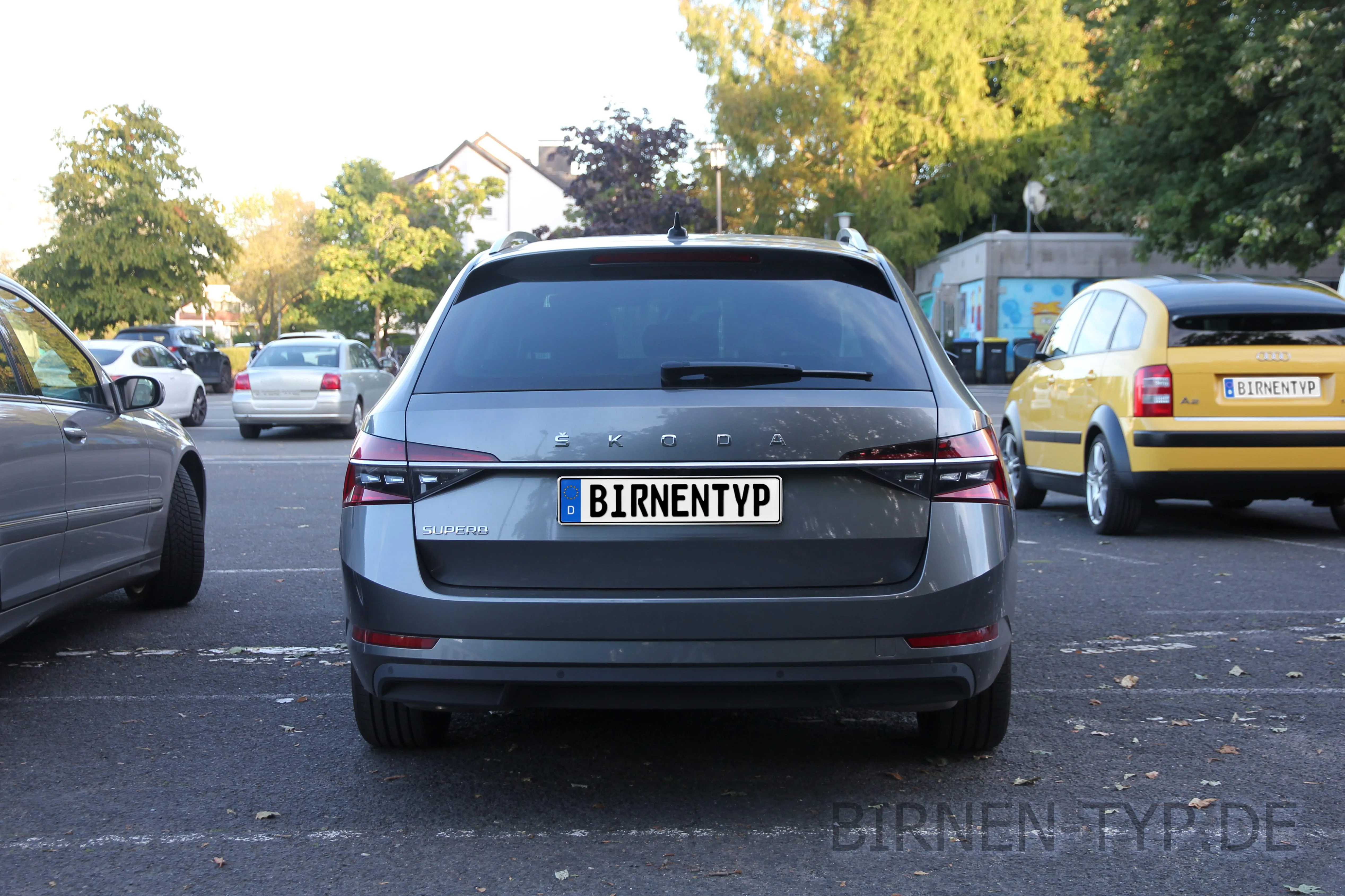 Heck-Ansicht des Škoda Superb