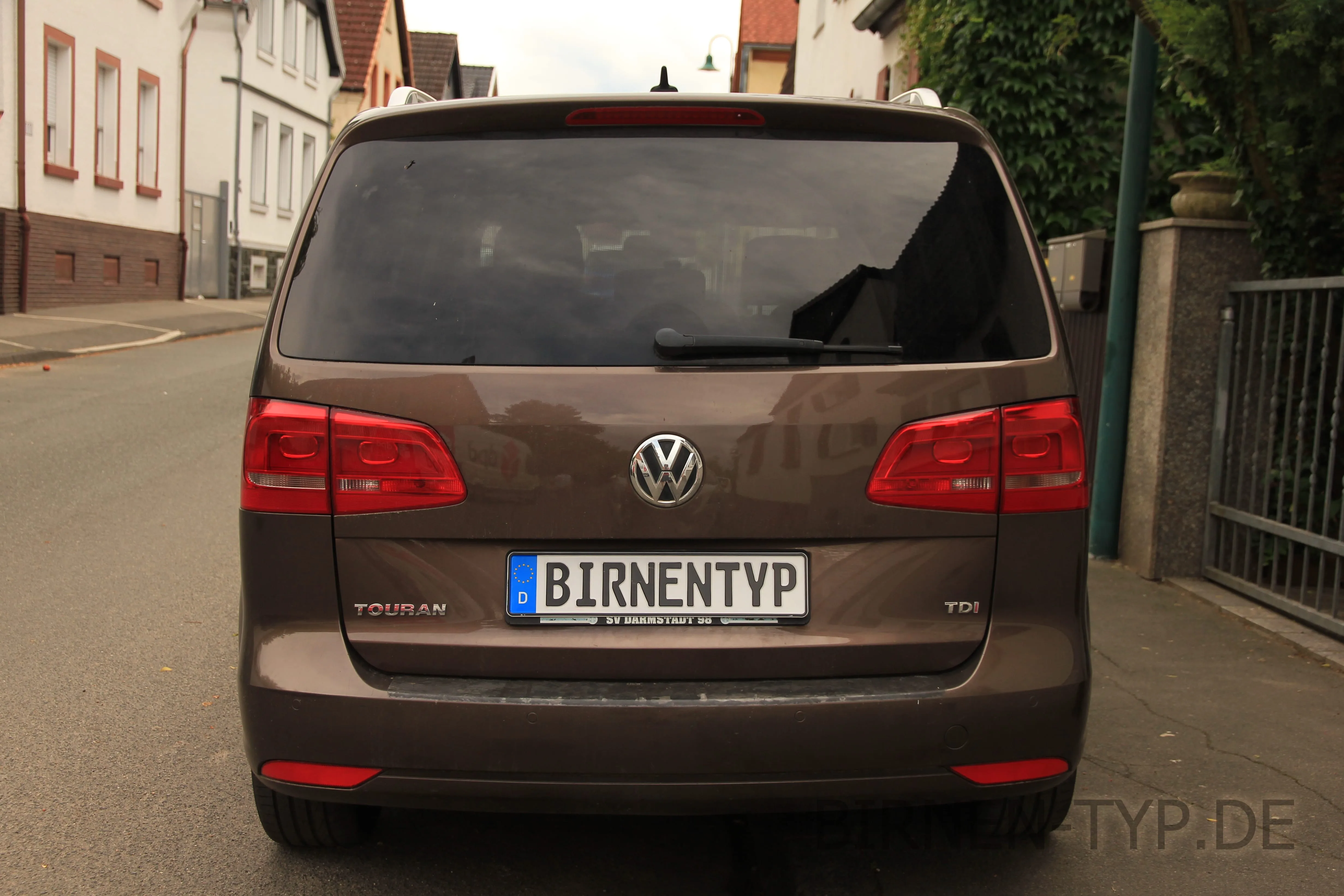 Heck-Ansicht des VW Touran 1