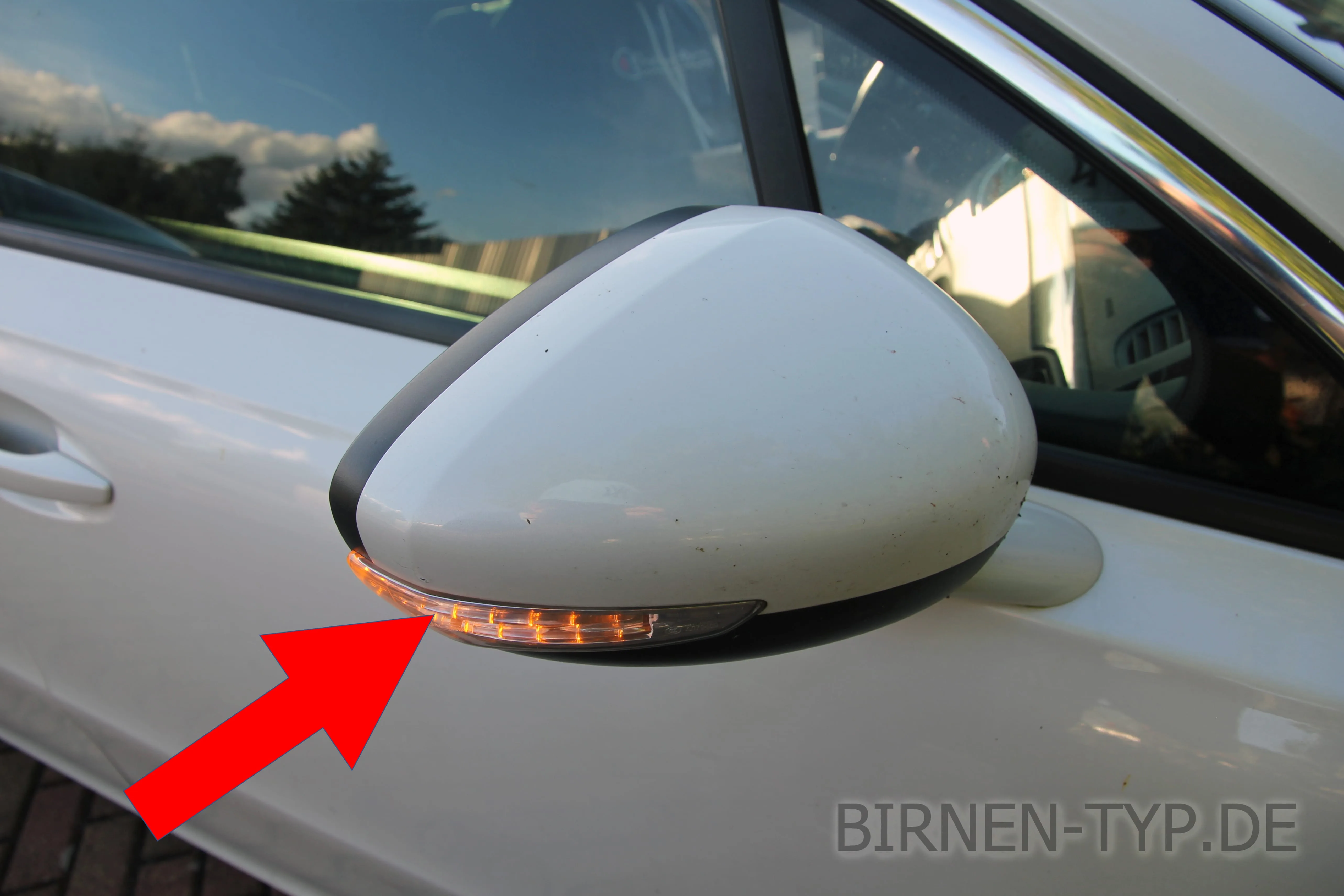 Seitenblinker des Peugeot 508