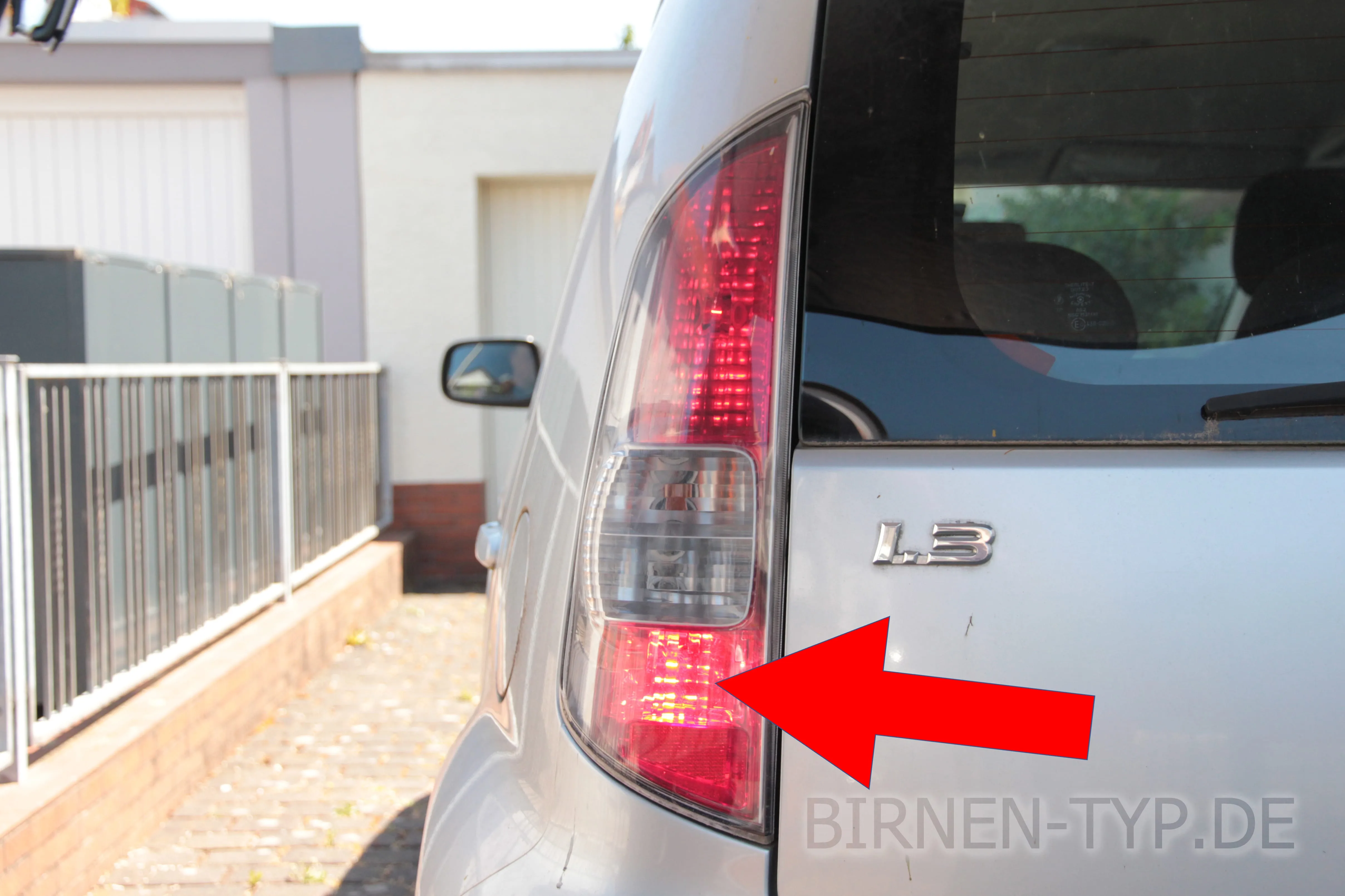 Nebelschlussleuchte des Daihatsu Sirion