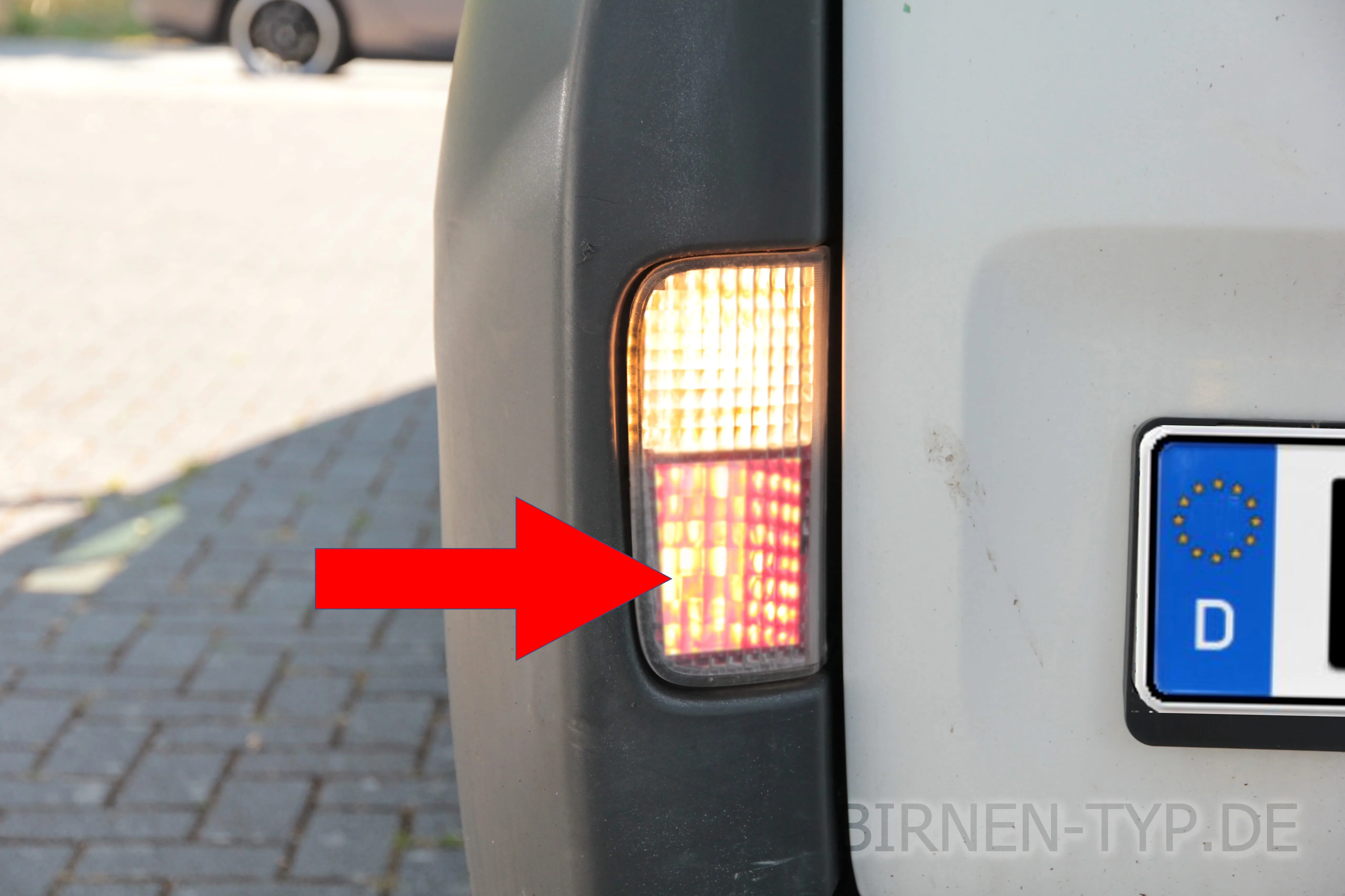 Nebelschlussleuchte des Nissan Primastar 1