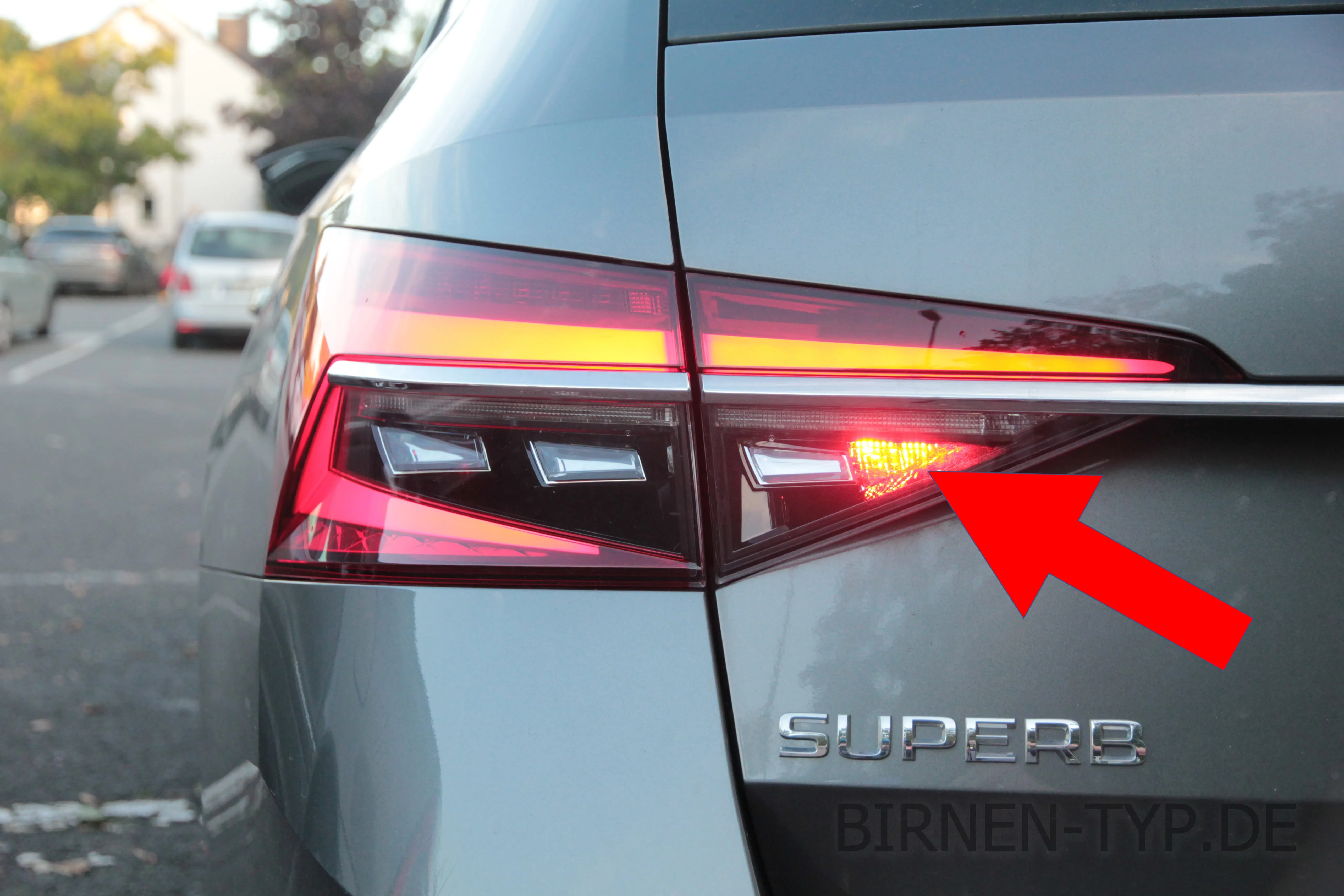 Nebelschlussleuchte des Škoda Superb