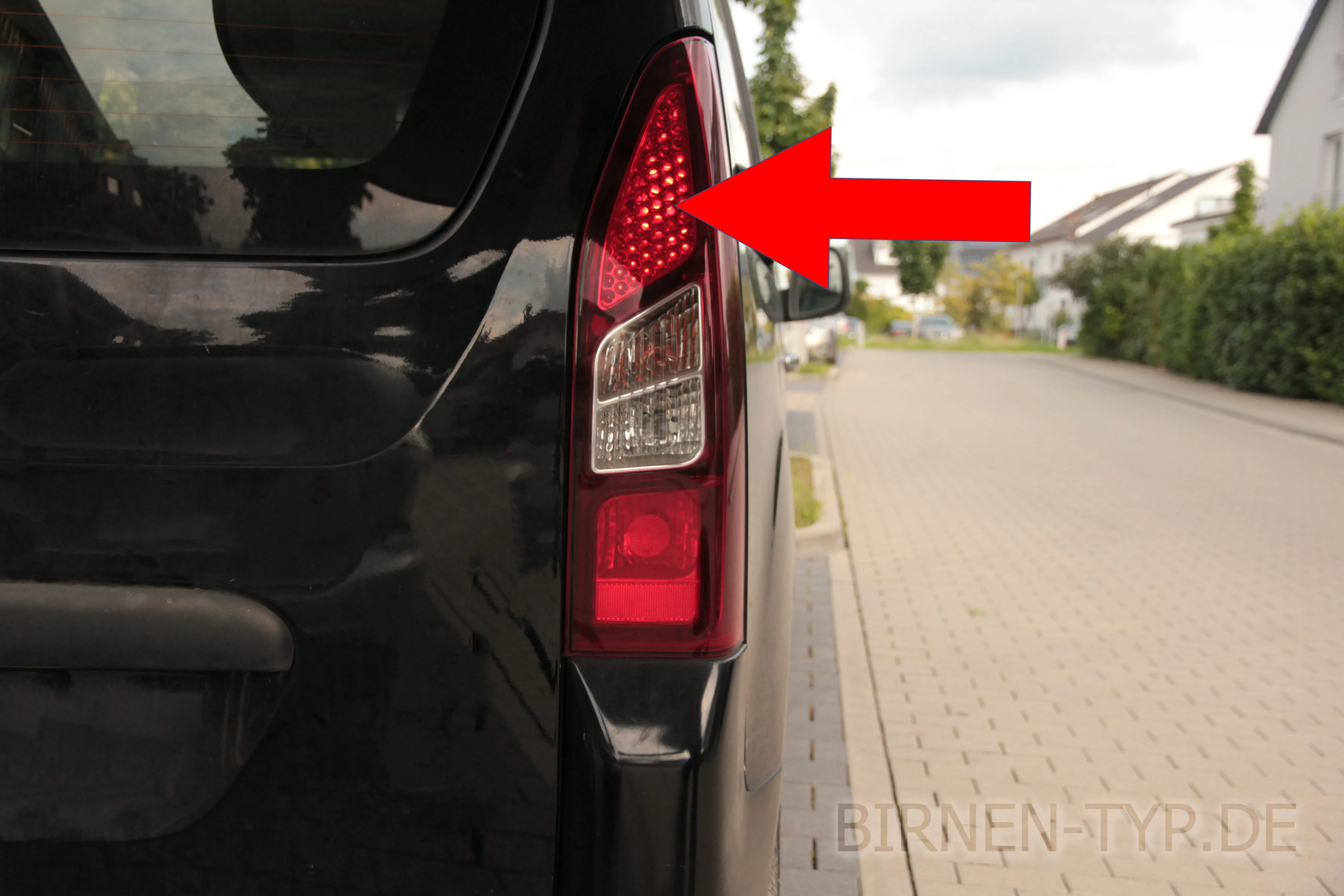 Schlusslicht des Peugeot Partner Tepee