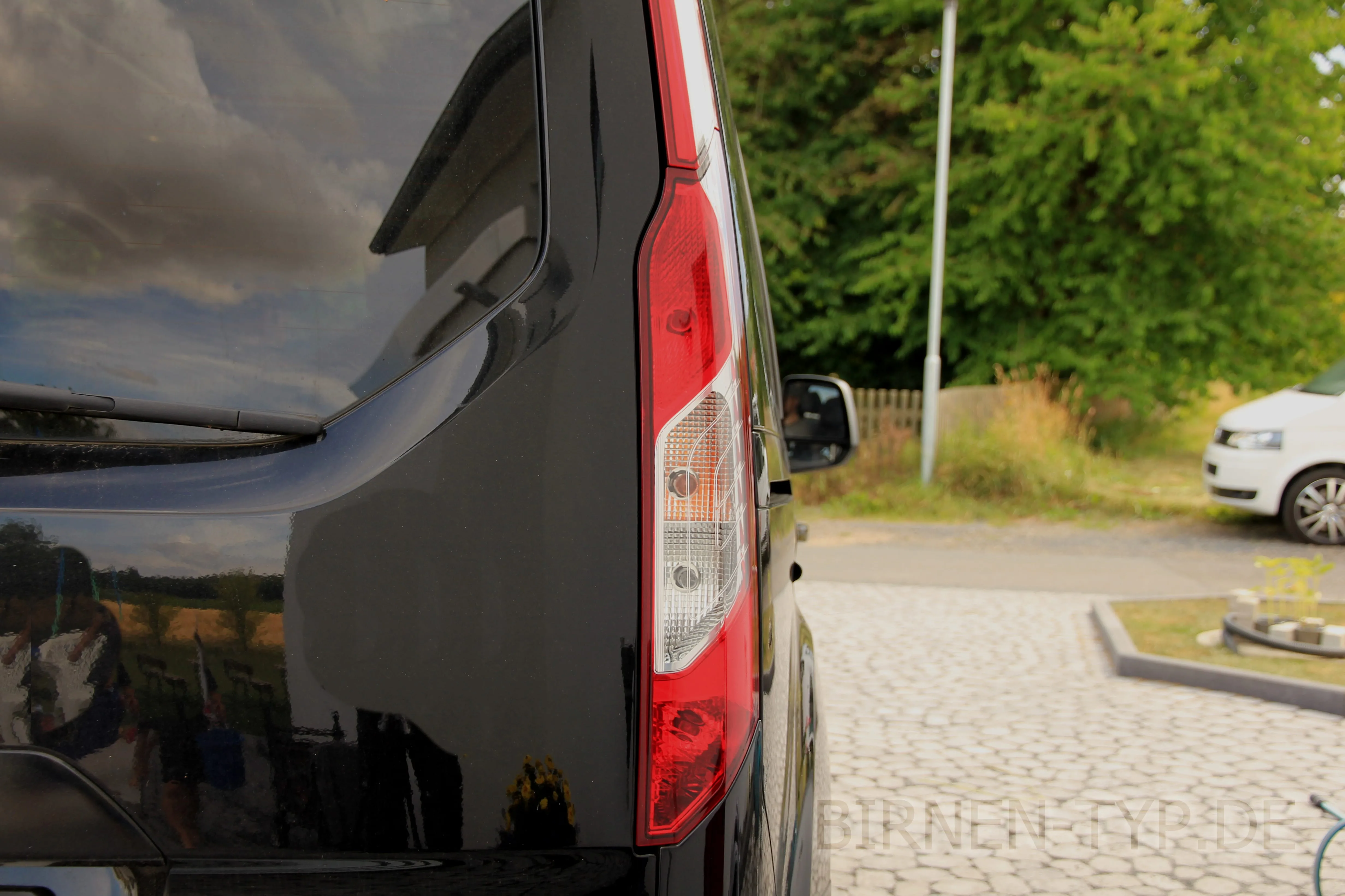 So sieht die Rückleuchte des Ford Tourneo Connect 2 aus