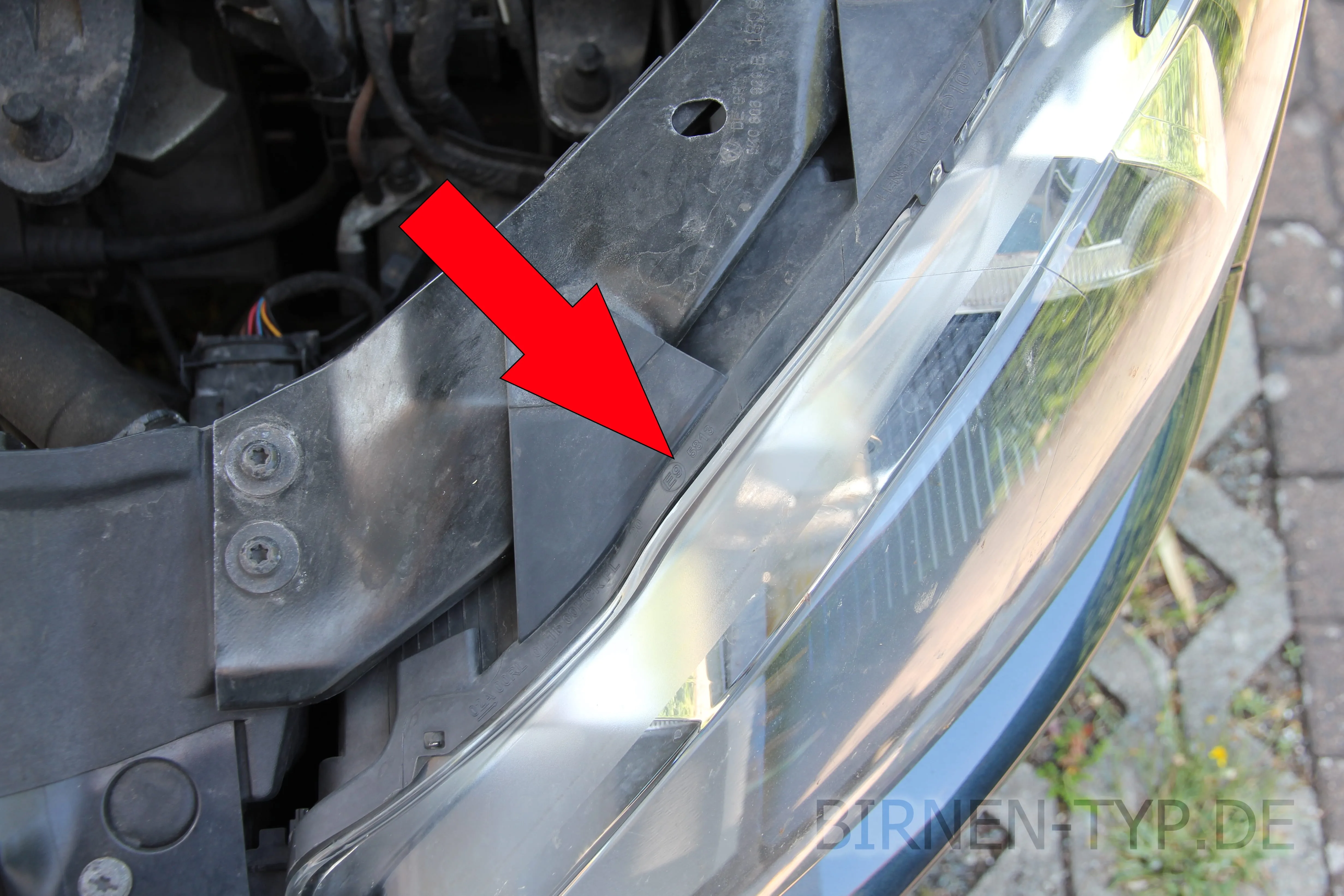 Hier findest Du die Scheinwerfer-Genehmigungsnummer des VW Golf 6