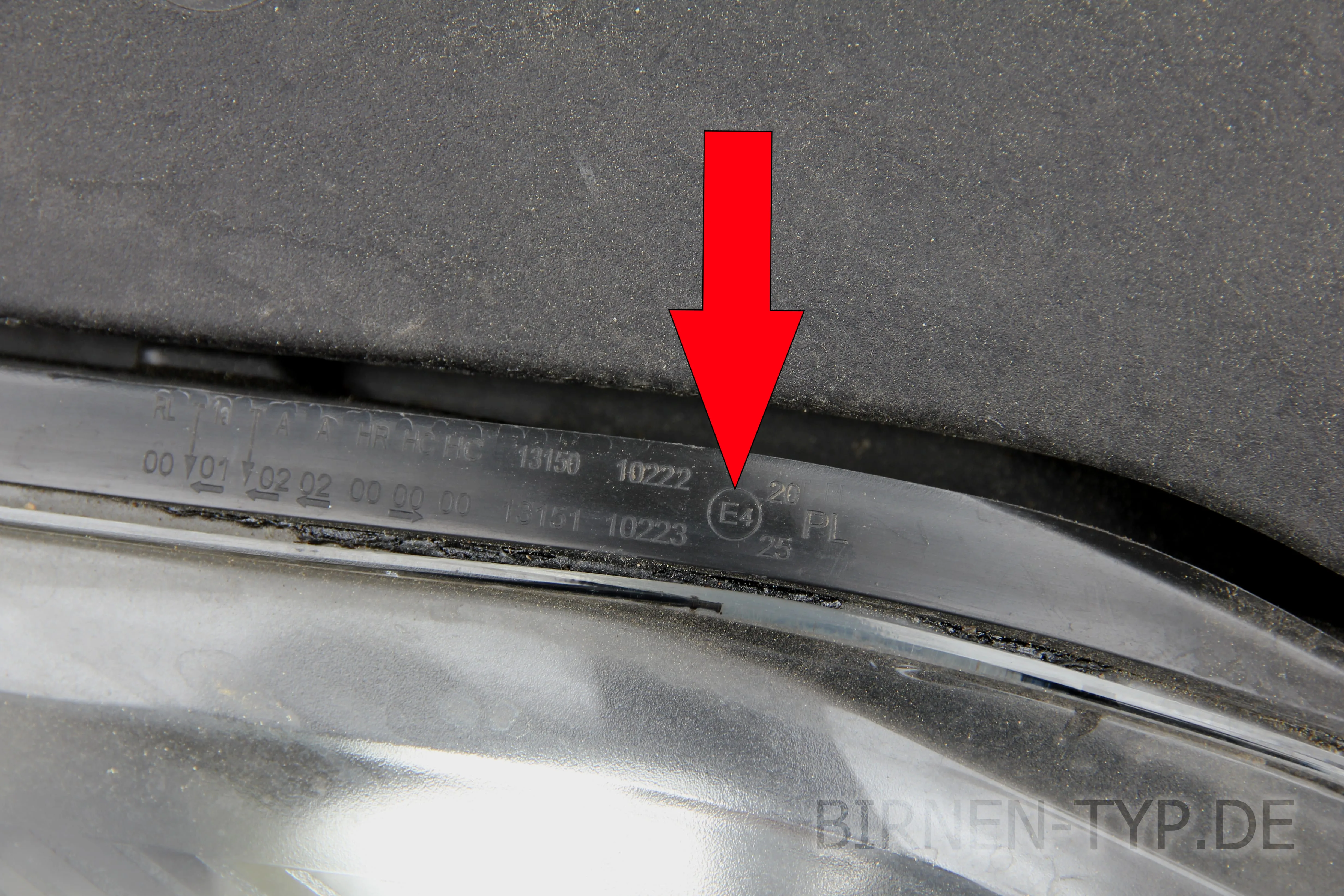 Hier findest Du die Scheinwerfer-Genehmigungsnummer des VW Golf 6 Plus