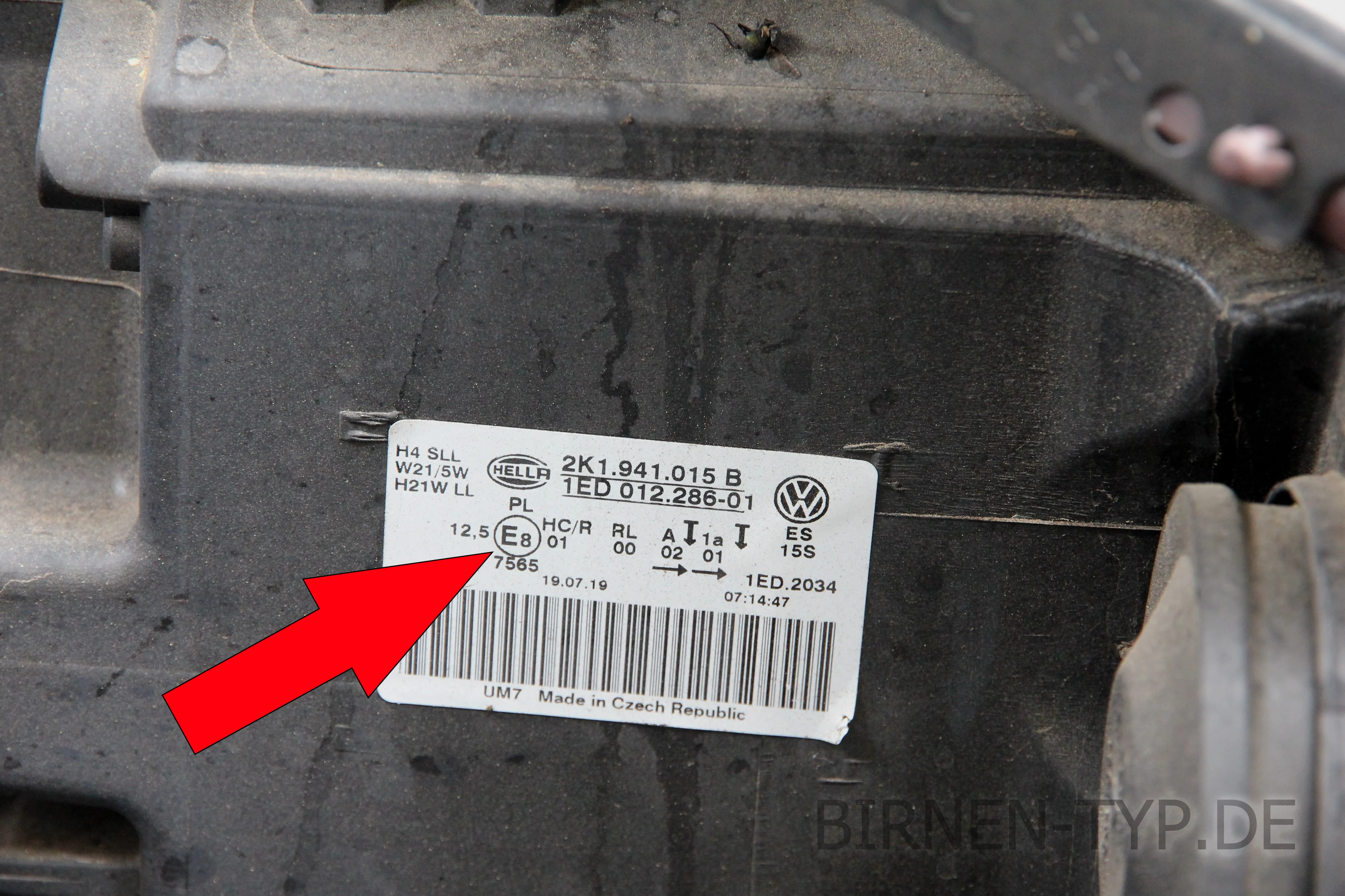 Hier findest Du die Scheinwerfer-Genehmigungsnummer des VW Caddy 4