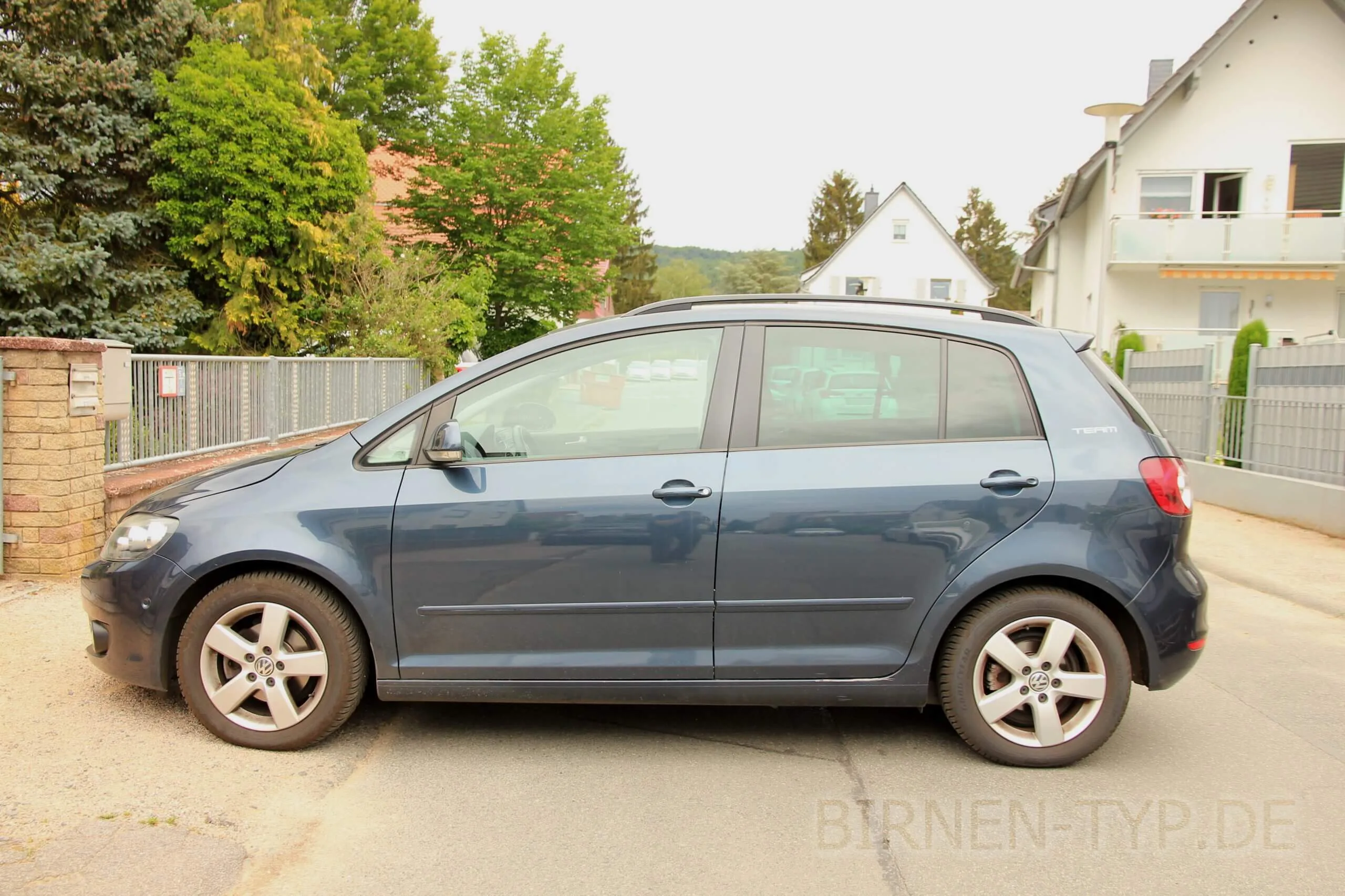 Seitenansicht (Fahrerseite) des VW Golf 6 Plus als Plus (Kombilimousine)