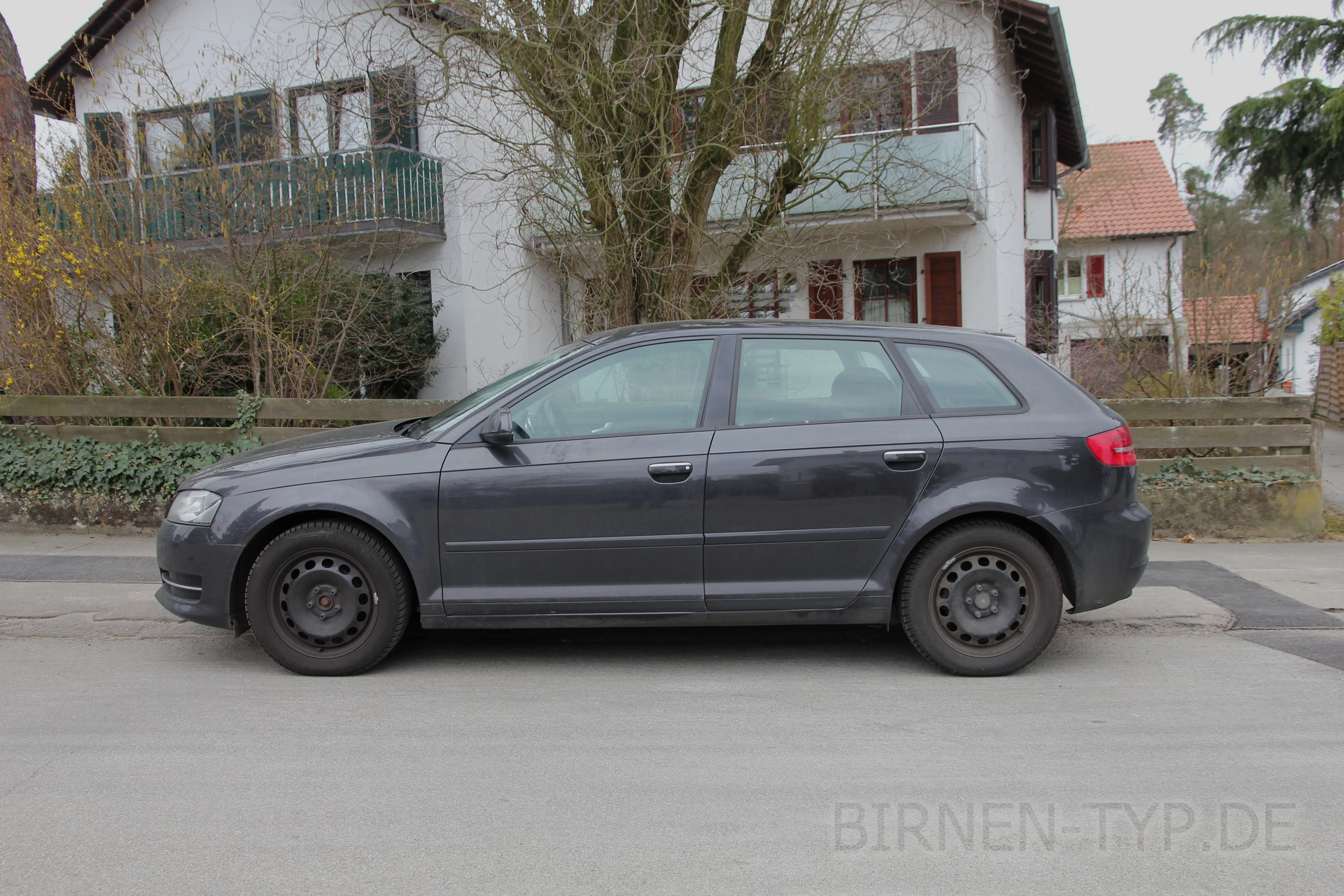 Seitenansicht (Fahrerseite) des Audi A3 2. Gen als Sportback / Kombi