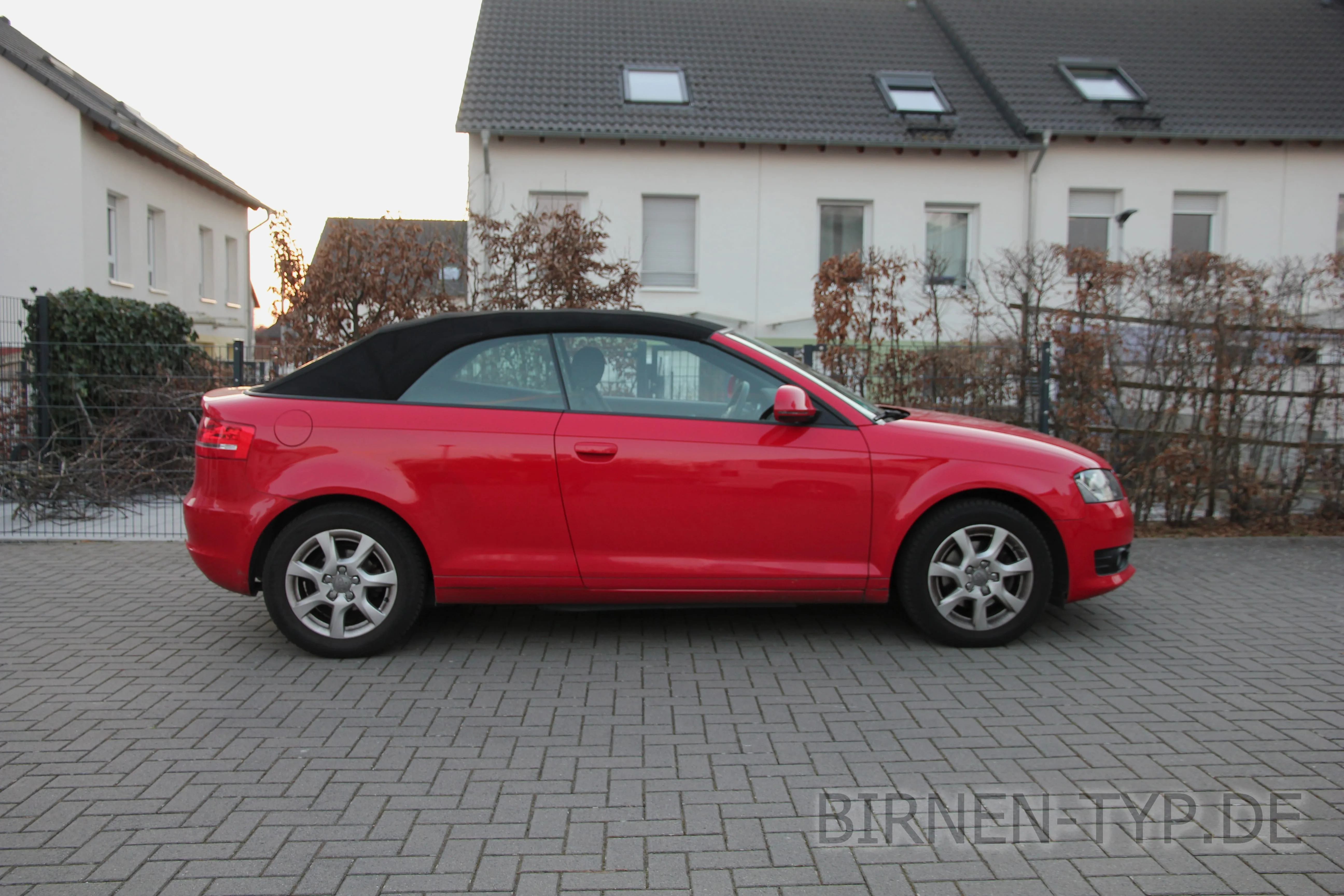 Seitenansicht (Beifahrerseite) des Audi A3 2. Gen als Cabrio
