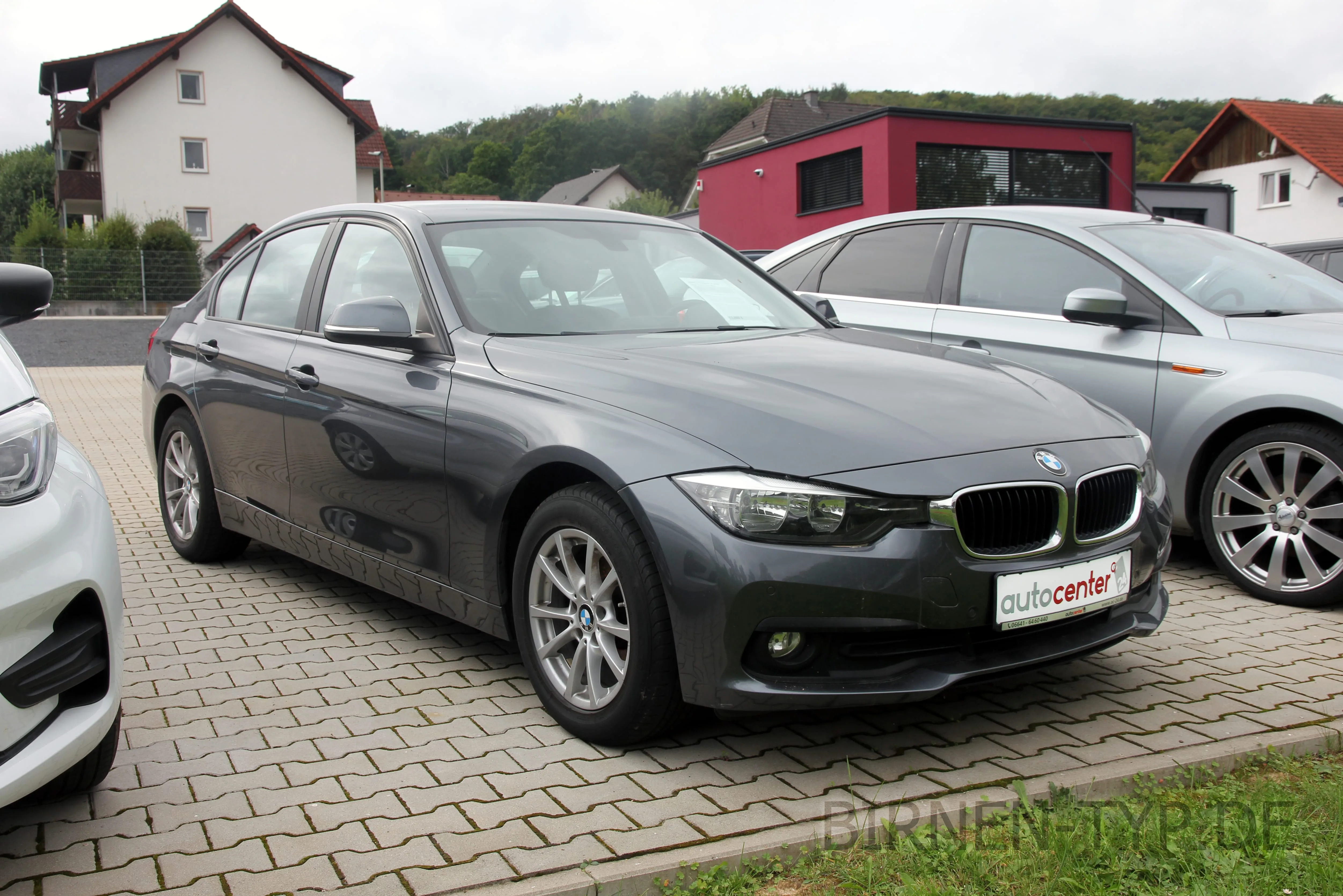 Beifahrerseite (rechts) des 3er BMW