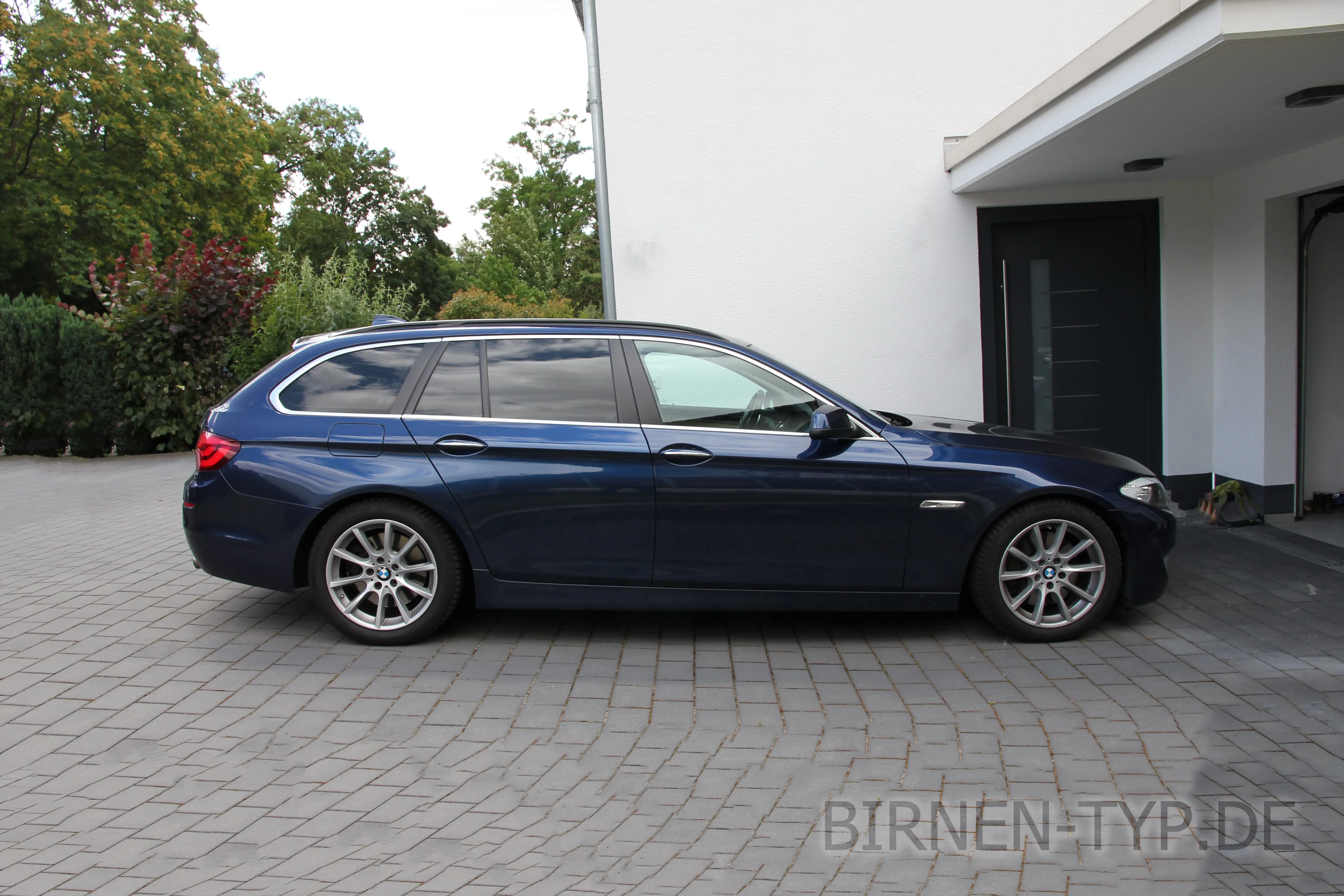 Beifahrerseite (rechts) des 5er BMW