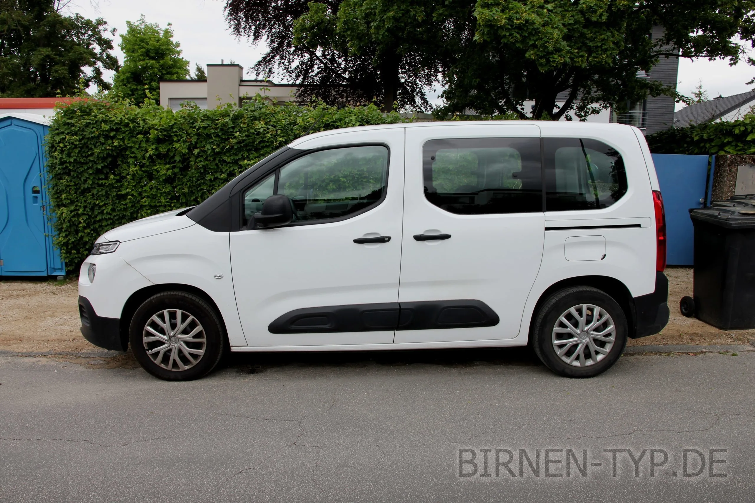 Seitenansicht (Fahrerseite) des Citroën Berlingo 3. Gen. (Typ: K9/ER/EC, 2018-heute)) als Kombi