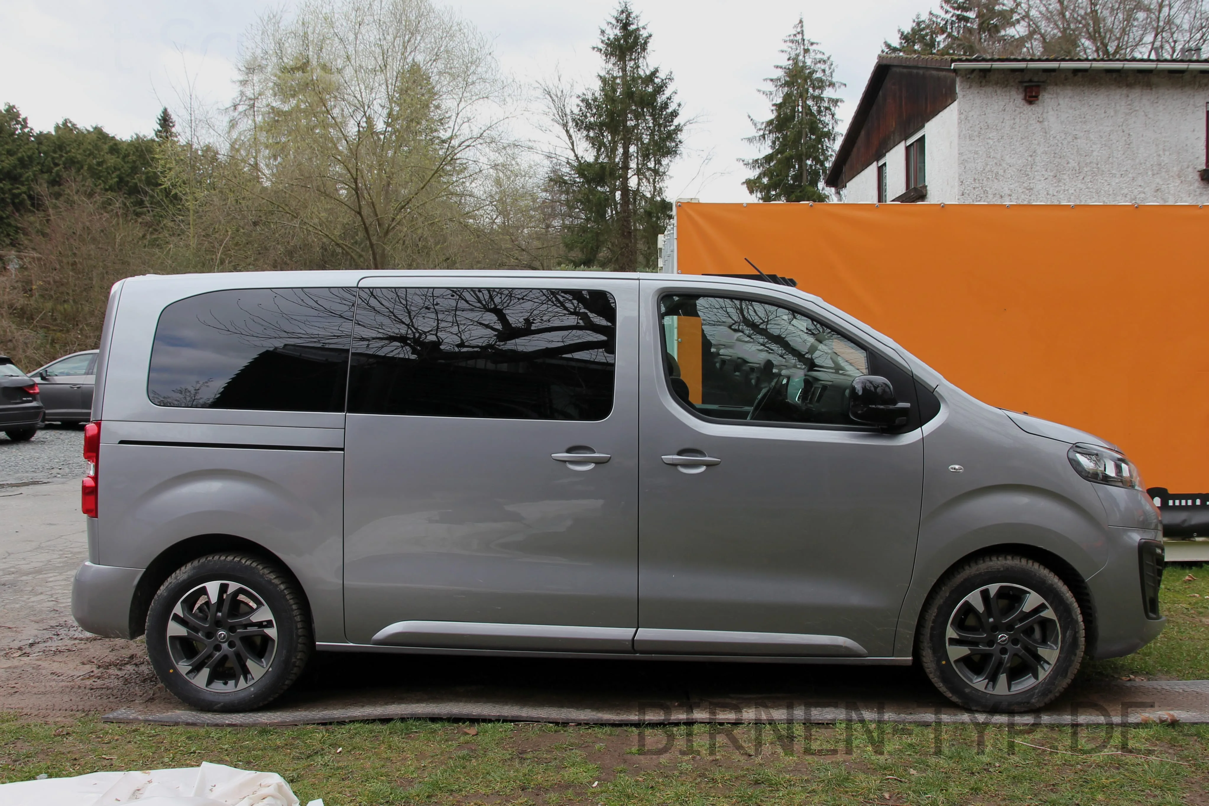 Seitenansicht (Beifahrerseite) des Fiat Scudo als Transporter, Van