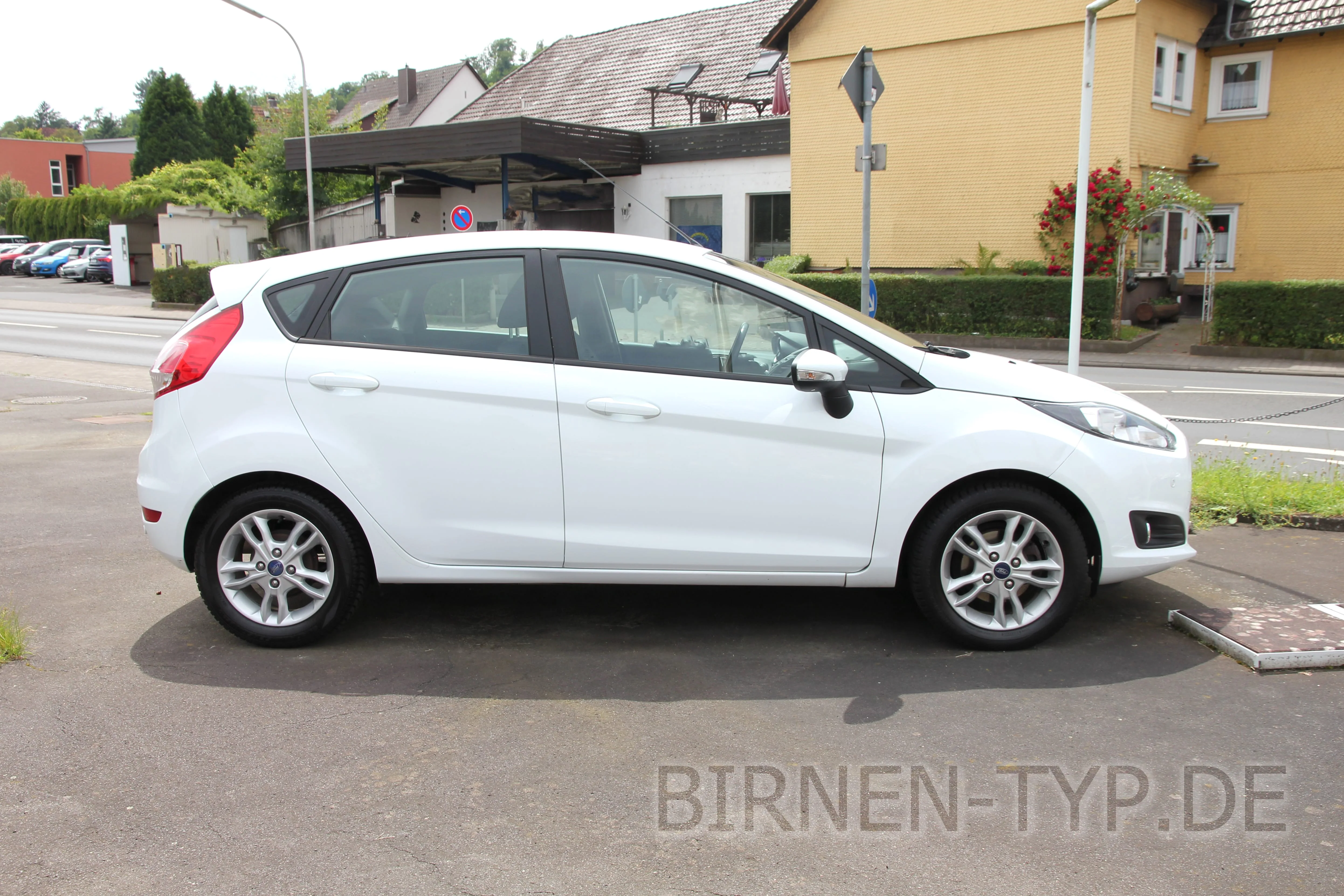 Seitenansicht (Beifahrerseite) des Ford Fiesta 7. Gen als 3-, 5-Türer