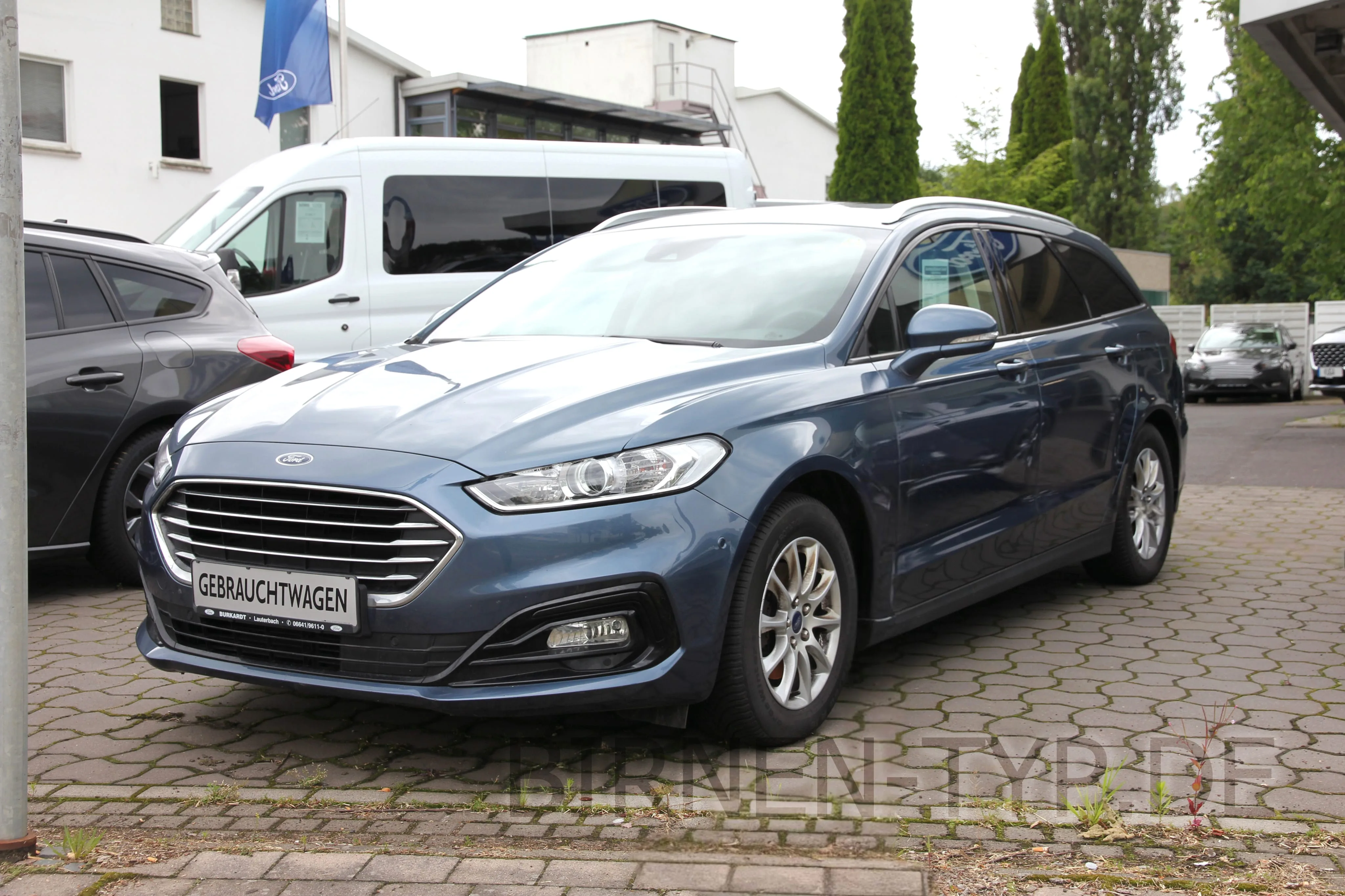 Seitenansicht (Fahrerseite) des Ford Mondeo 5. Gen als 5-Türer (Schrägheck)
