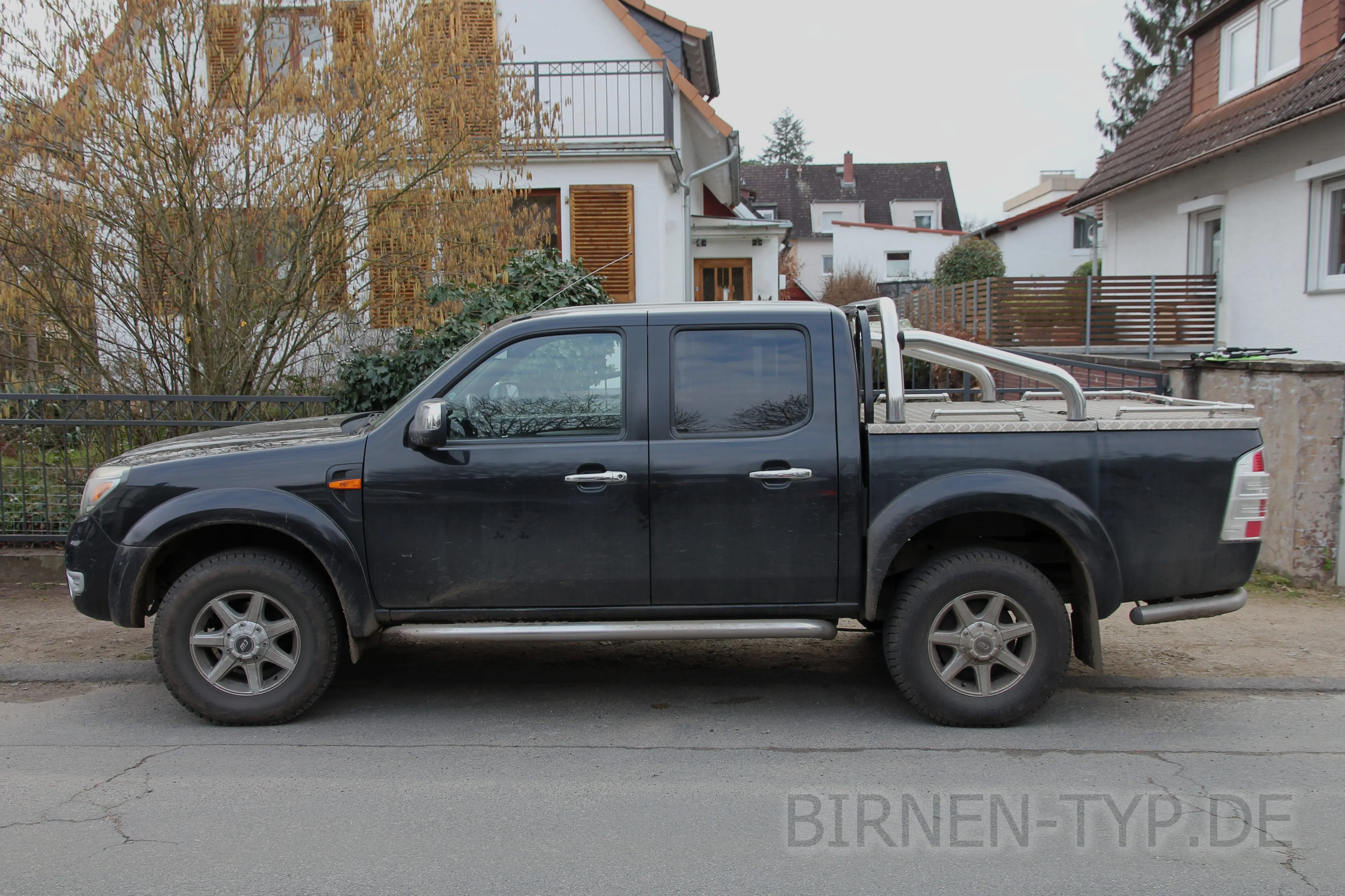 Seitenansicht (Fahrerseite) des Ford Ranger als Doppelkabine