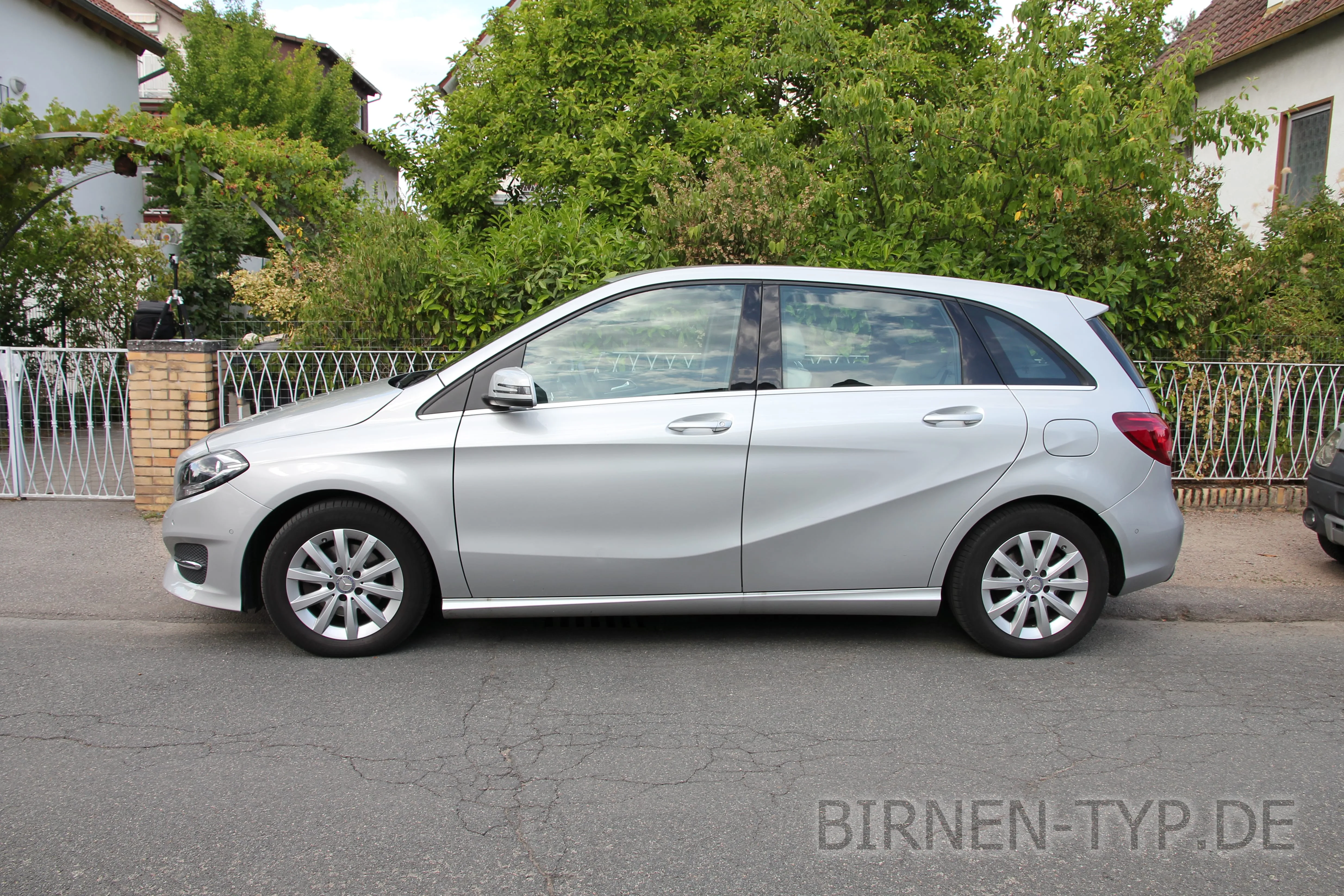 Seitenansicht (Fahrerseite) des Mercedes-Benz B-Klasse als 5-Türer