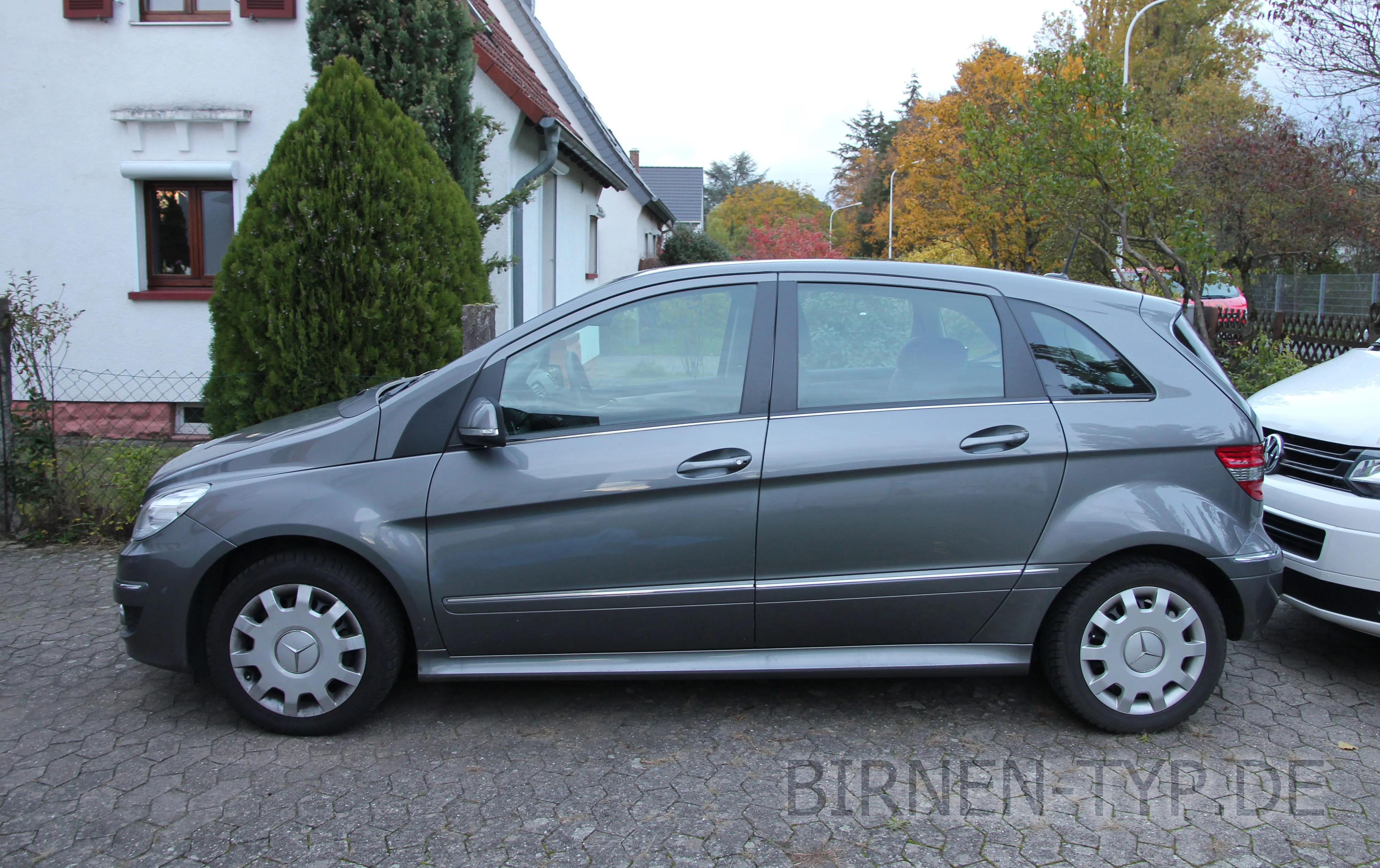 Seitenansicht (Fahrerseite) der Mercedes Benz B-Klasse, als Kompaktvan / Sports Tourer (W245)