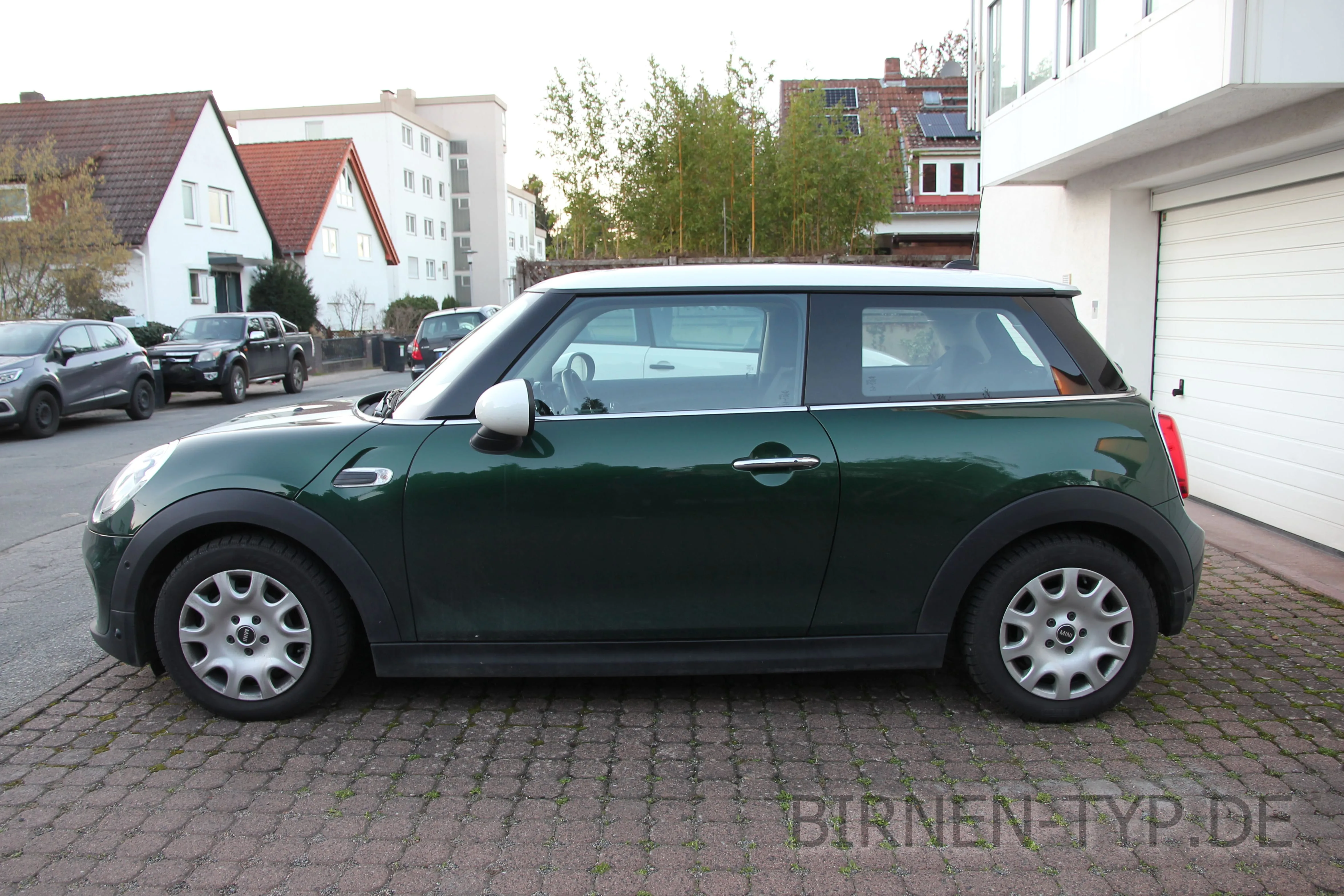 Seitenansicht (Fahrerseite) des MINI als 3-Türer