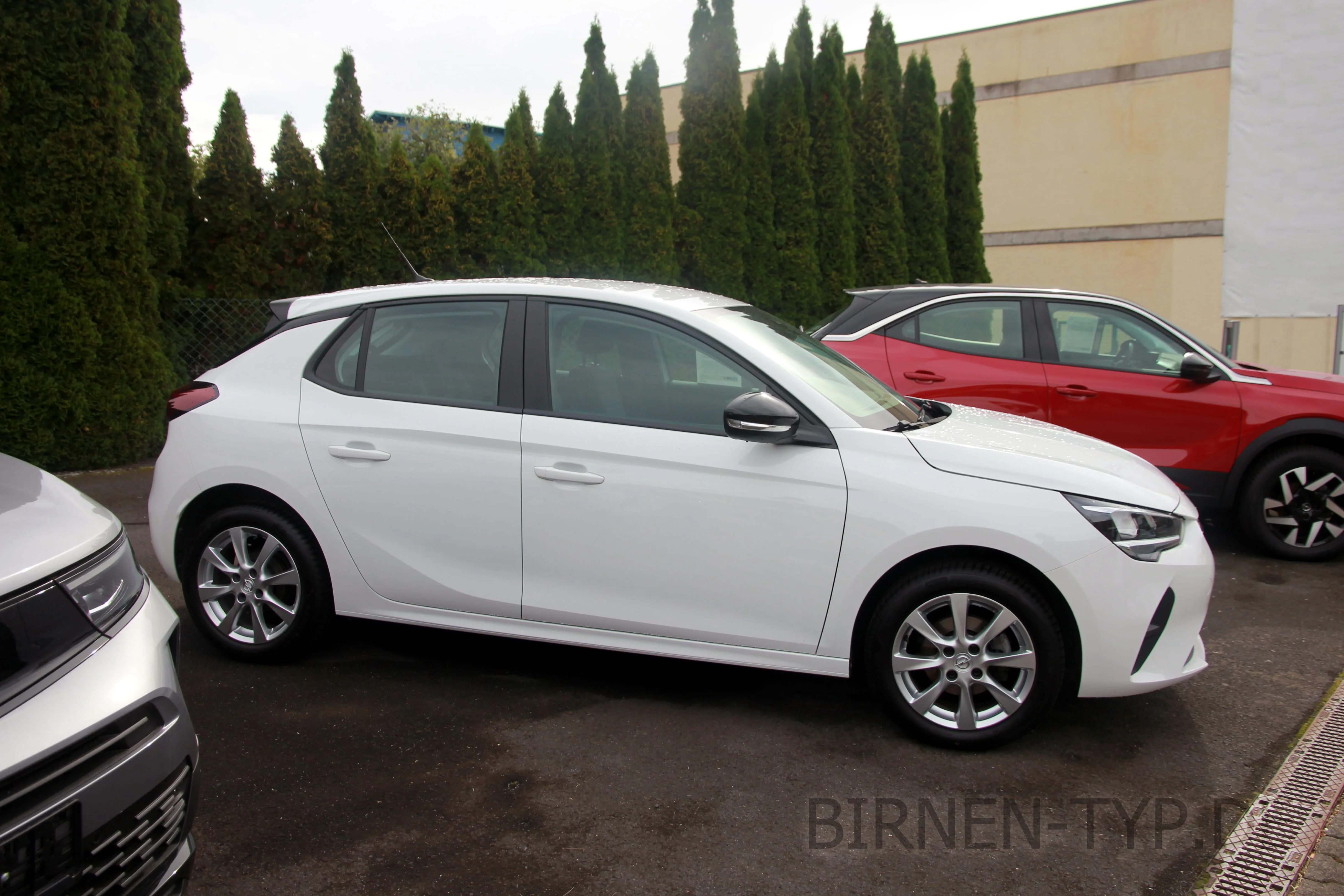 Beifahrerseite (rechts) des Opel Corsa F