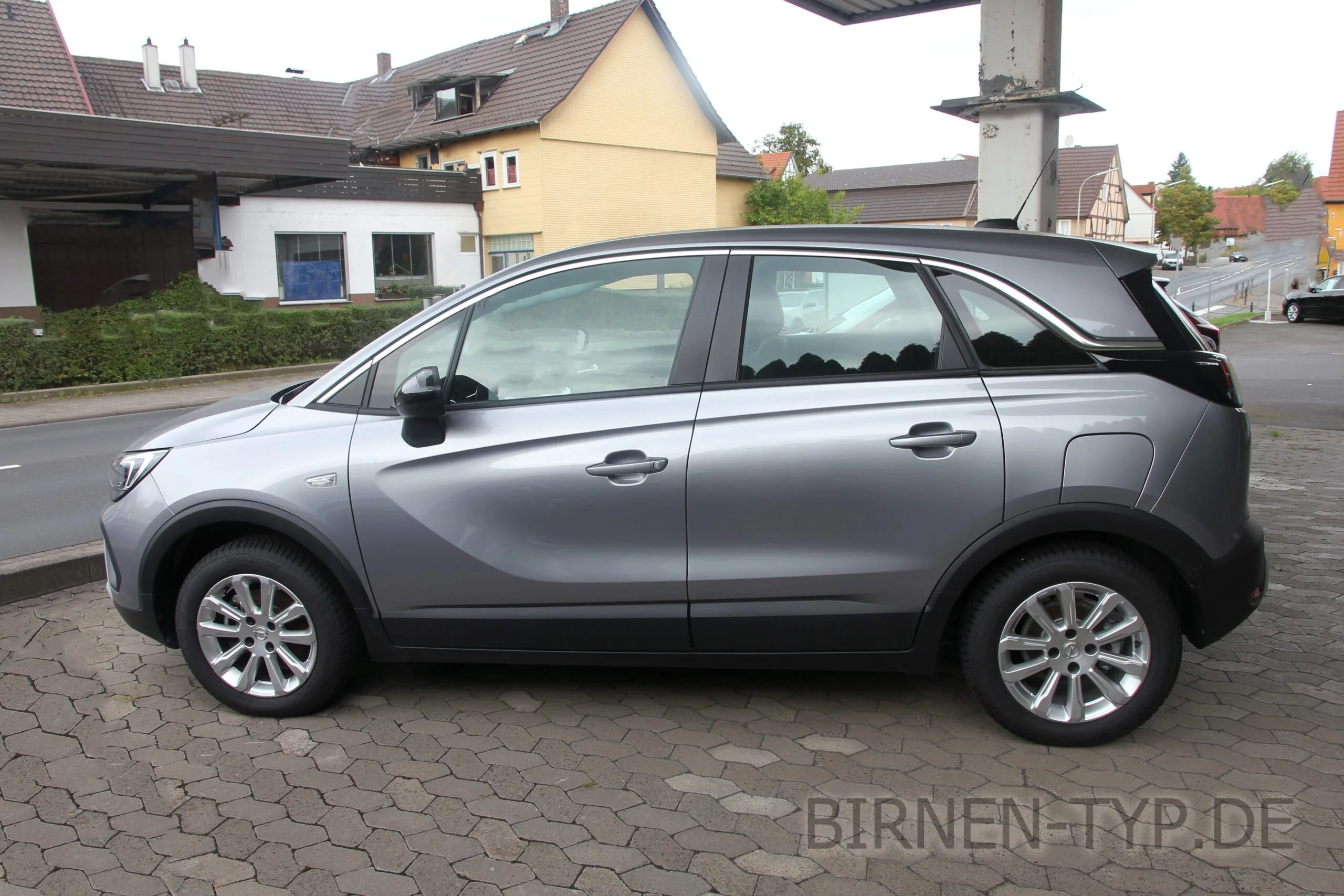 Seitenansicht (Fahrerseite) des Opel Crossland (X) als Crossland Crossover (5-türig)
