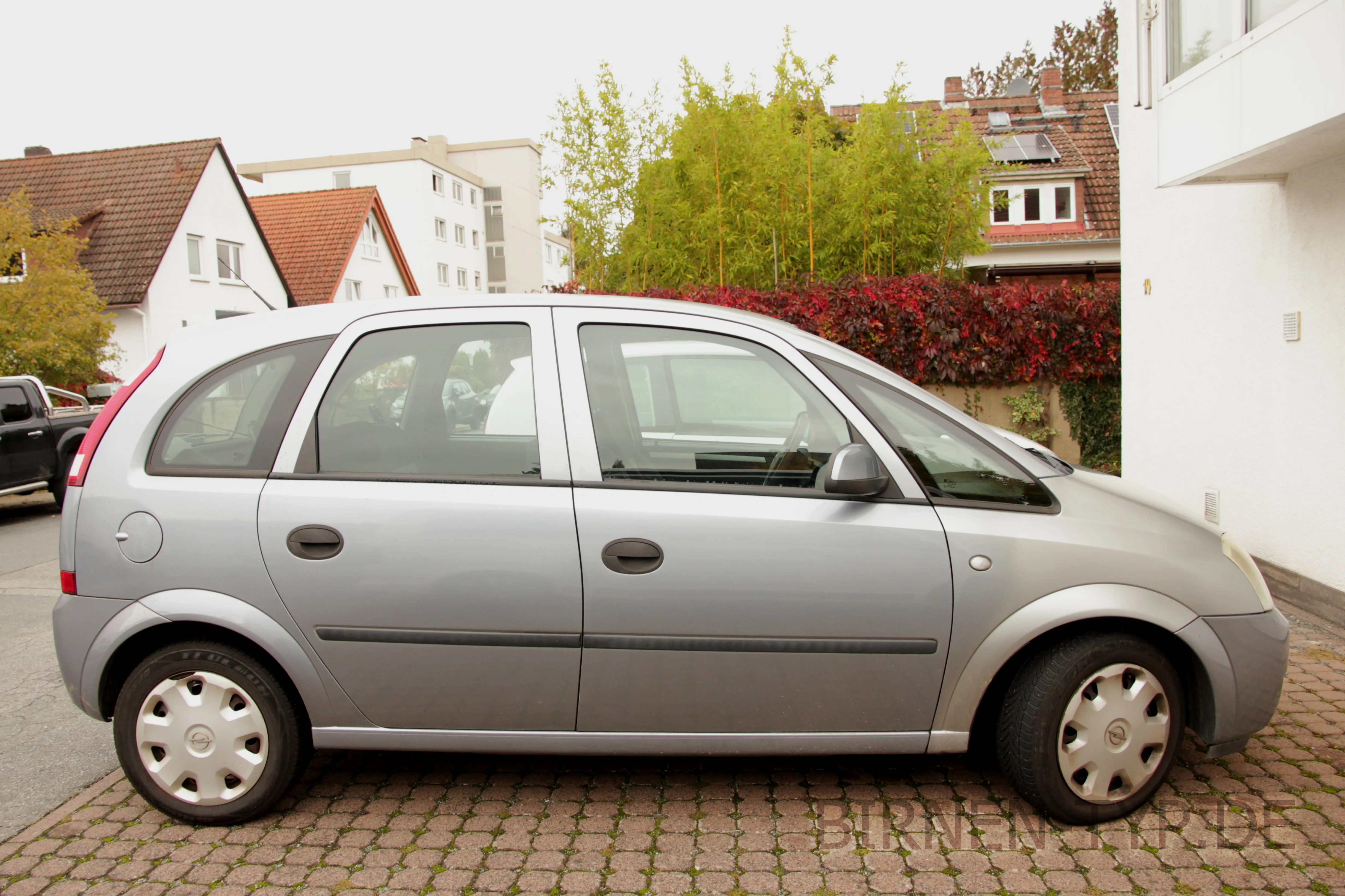Seitenansicht (Beifahrerseite) des Opel Meriva als Minivan (5-türig / FlexSpace)