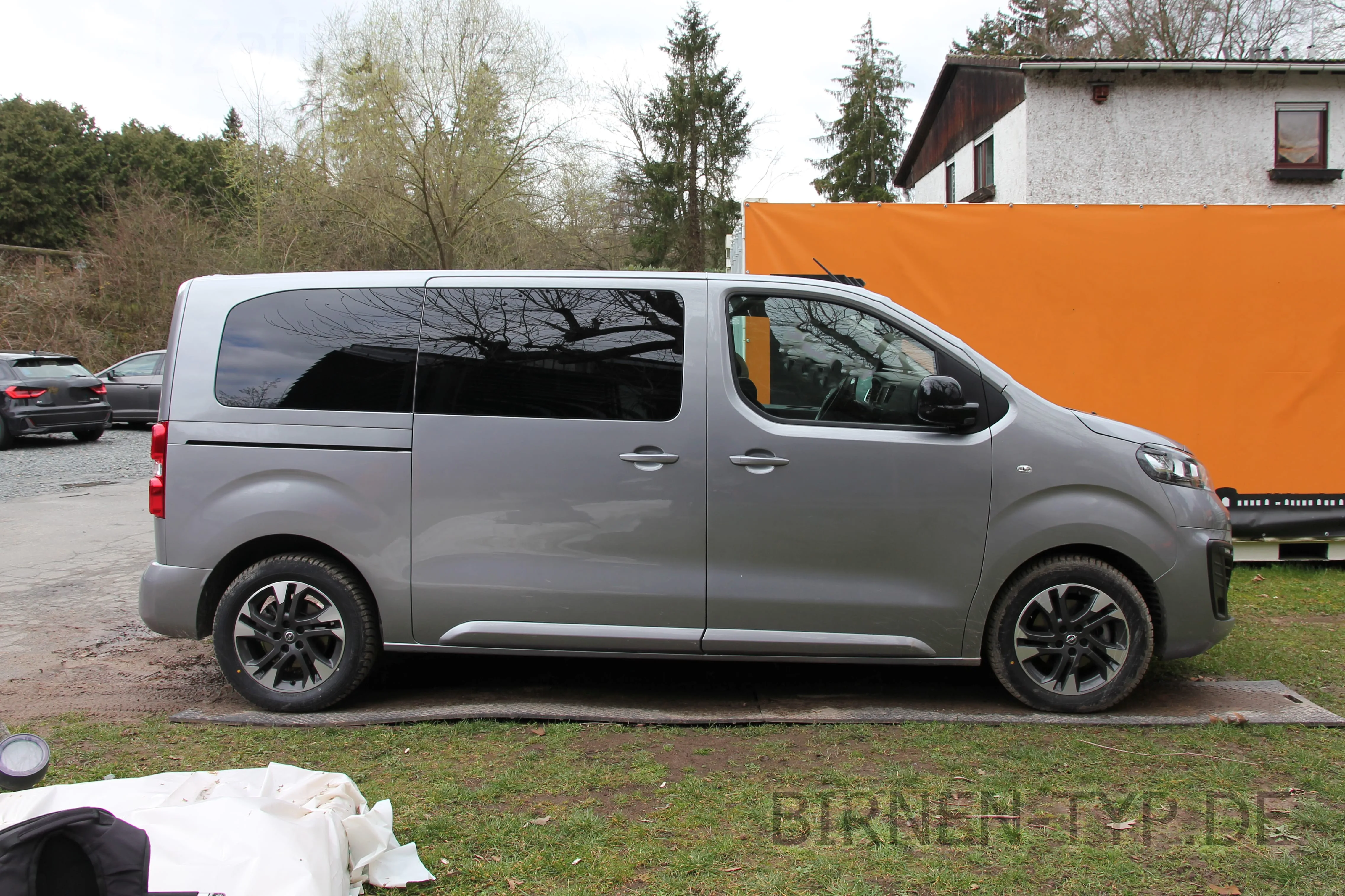 Seitenansicht (Beifahrerseite) des Opel Zafira Life als Small (4,60 m)