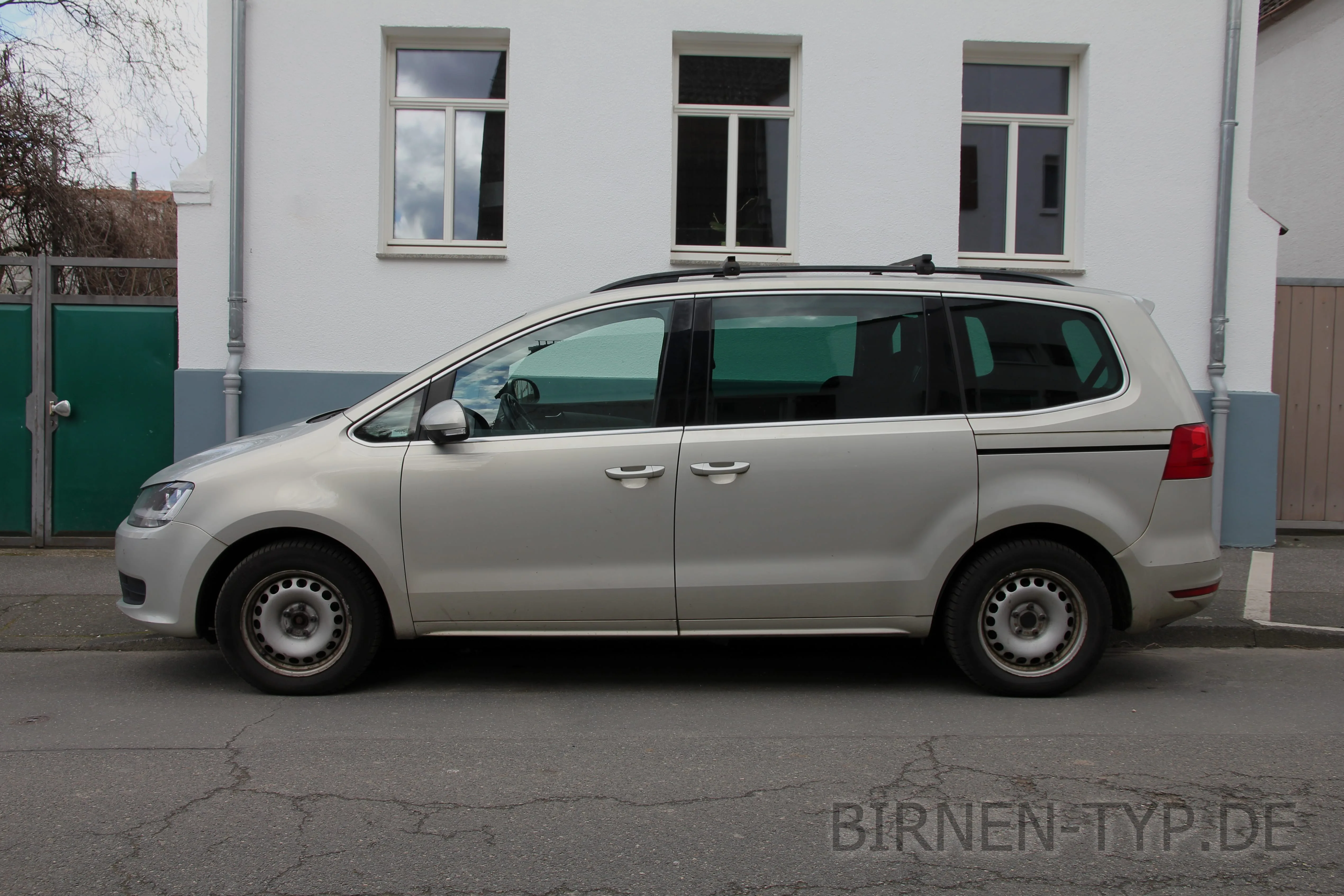 Seitenansicht (Fahrerseite) des Seat Alhambra als 5-Türer