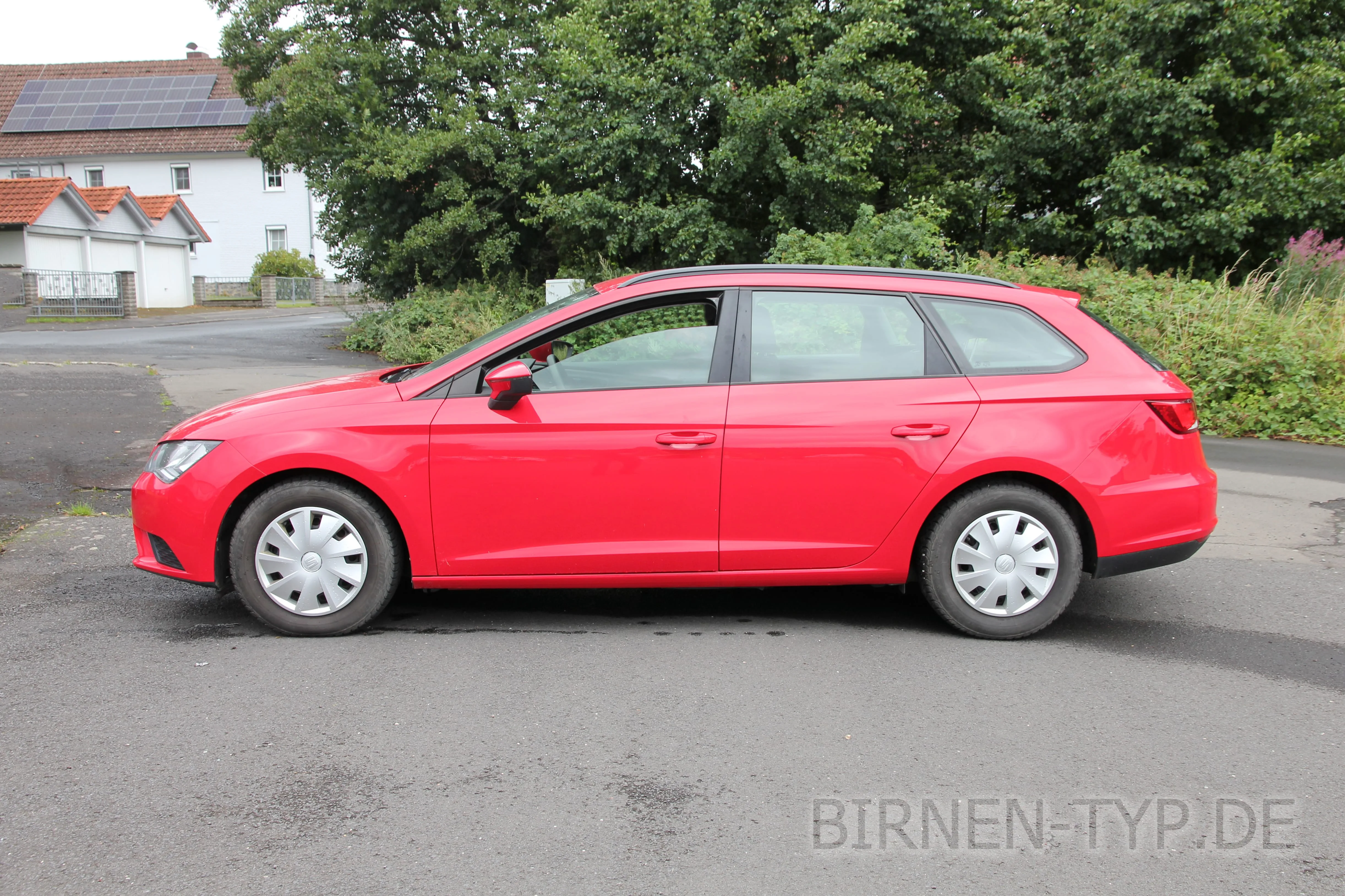 Seitenansicht (Fahrerseite) des Seat Leon als 3-, 5-Türer