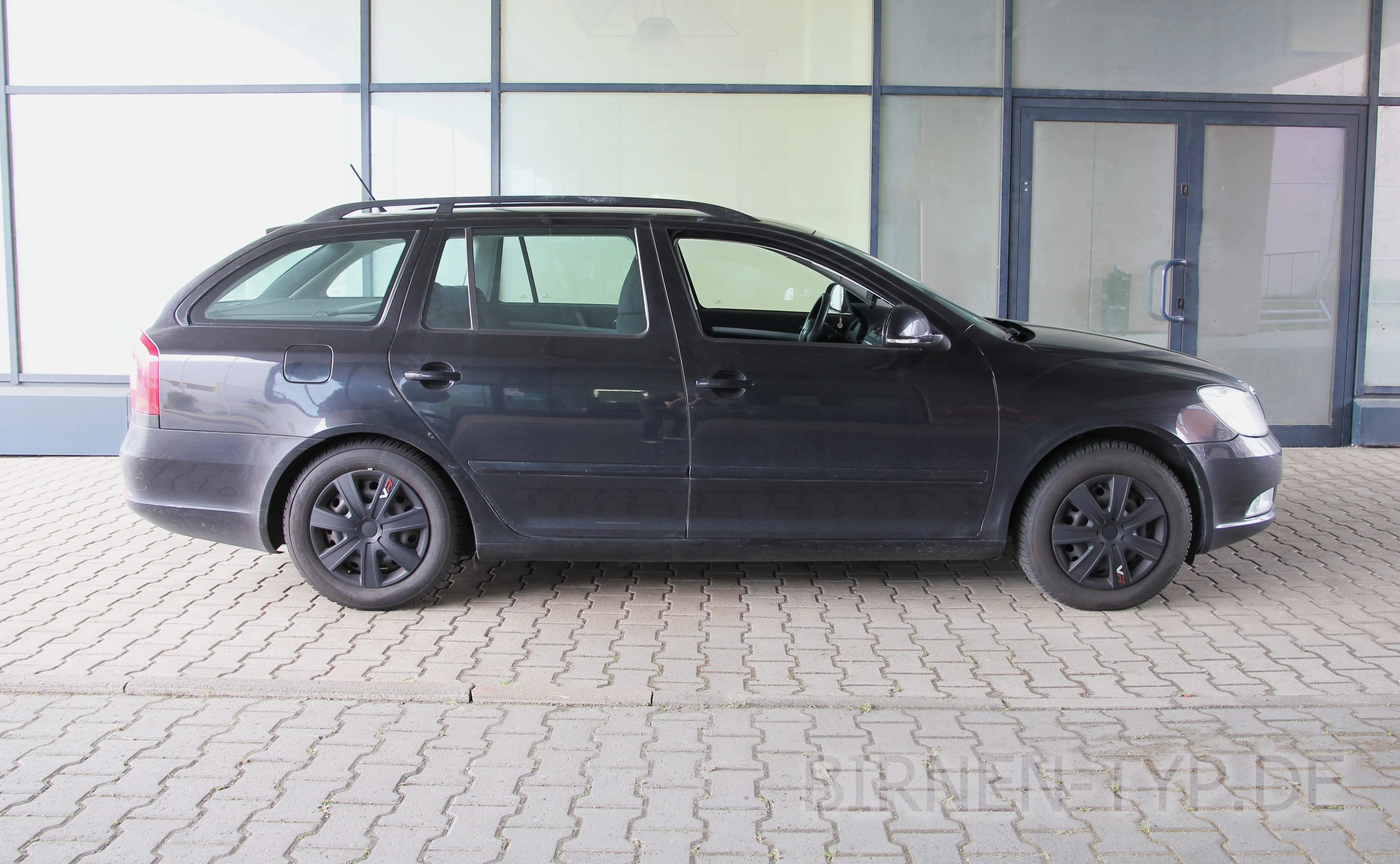 Seitenansicht (Beifahrerseite) des Škoda Octavia 2. Gen. als Combi / Kombi