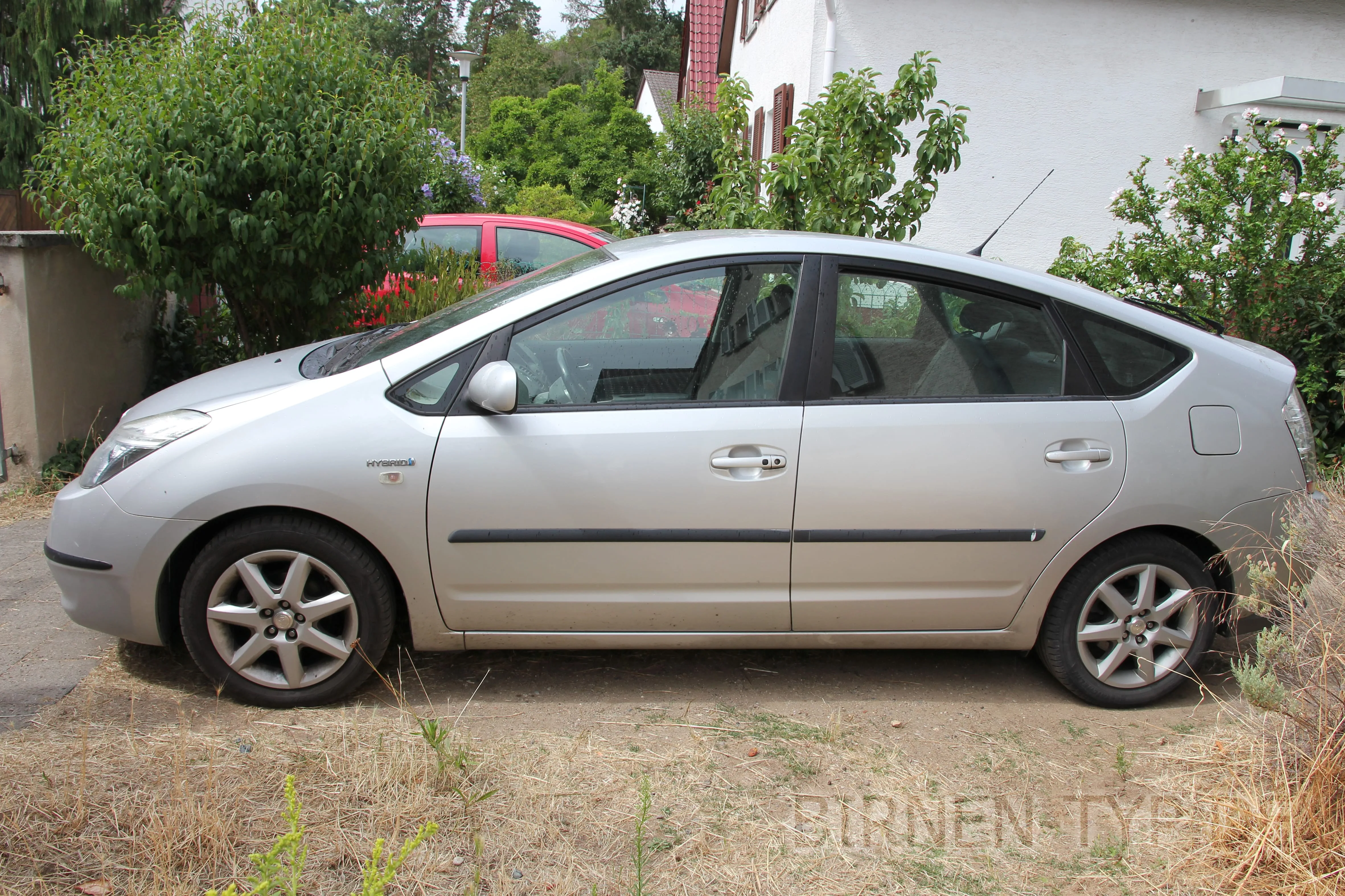 Seitenansicht (Fahrerseite) des Toyota Prius als 5-Türer