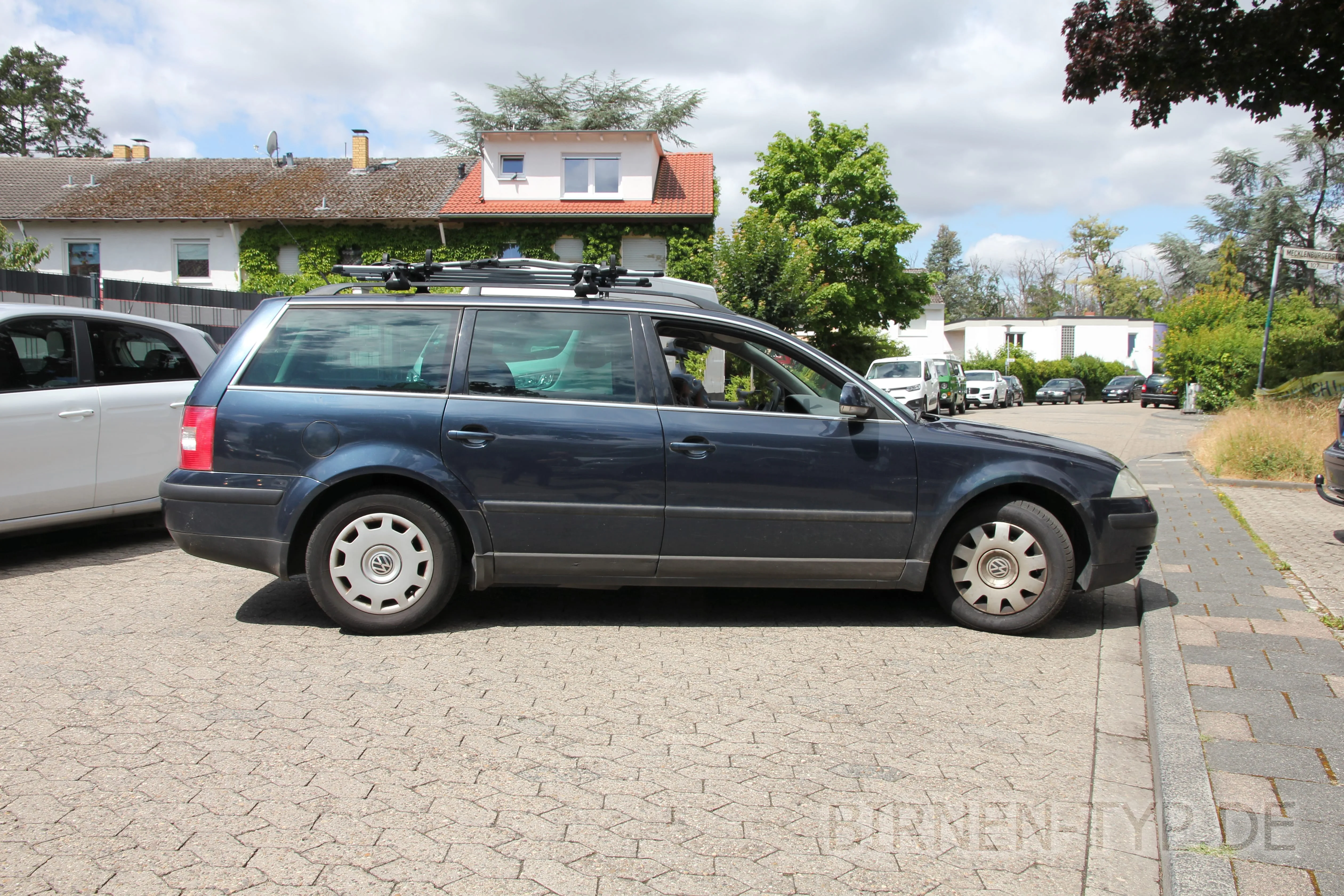 Seitenansicht (Beifahrerseite) des VW Passat B5 als Kombi / Variant