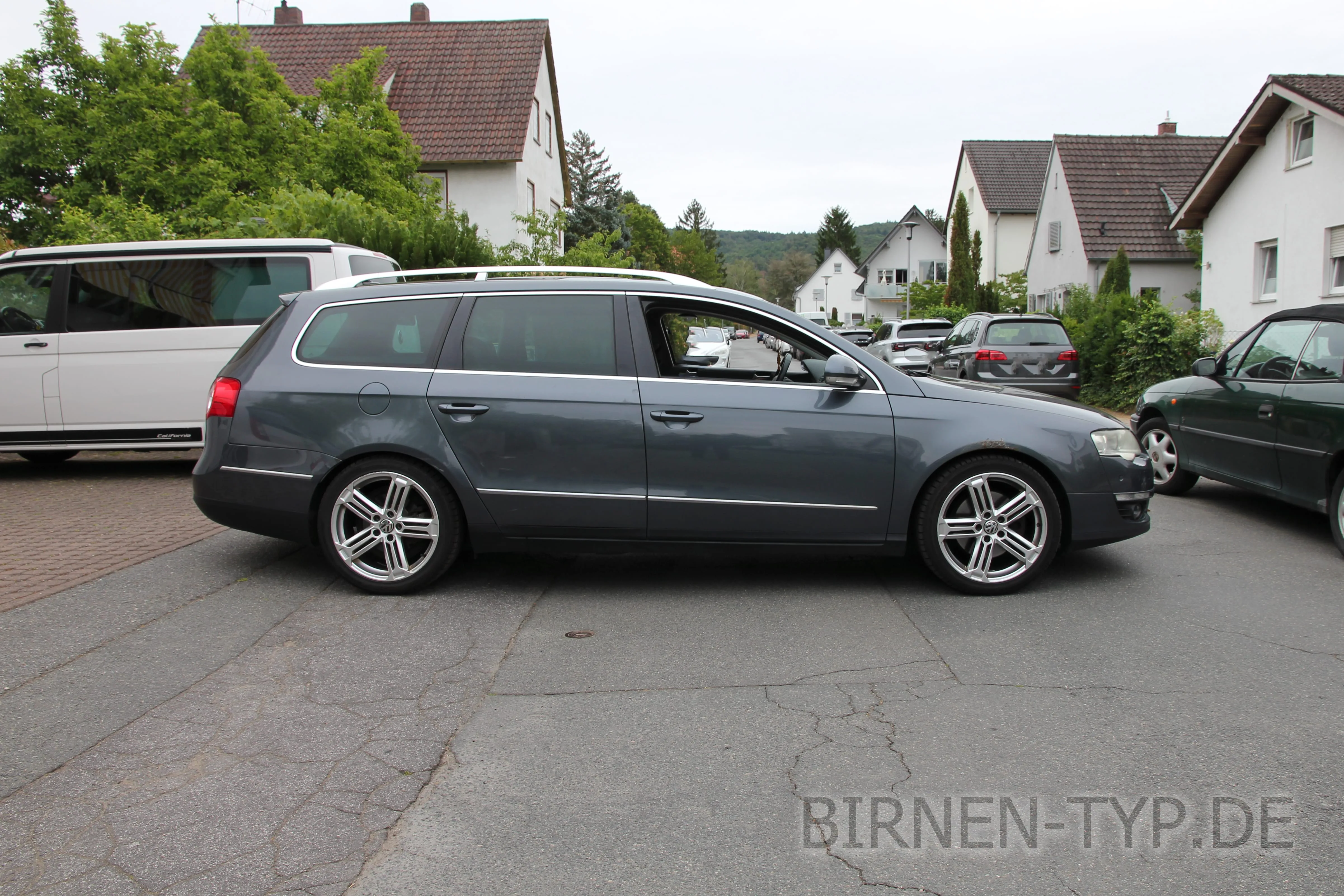 Seitenansicht (Beifahrerseite) des VW Passat B6 als Kombi / Variant