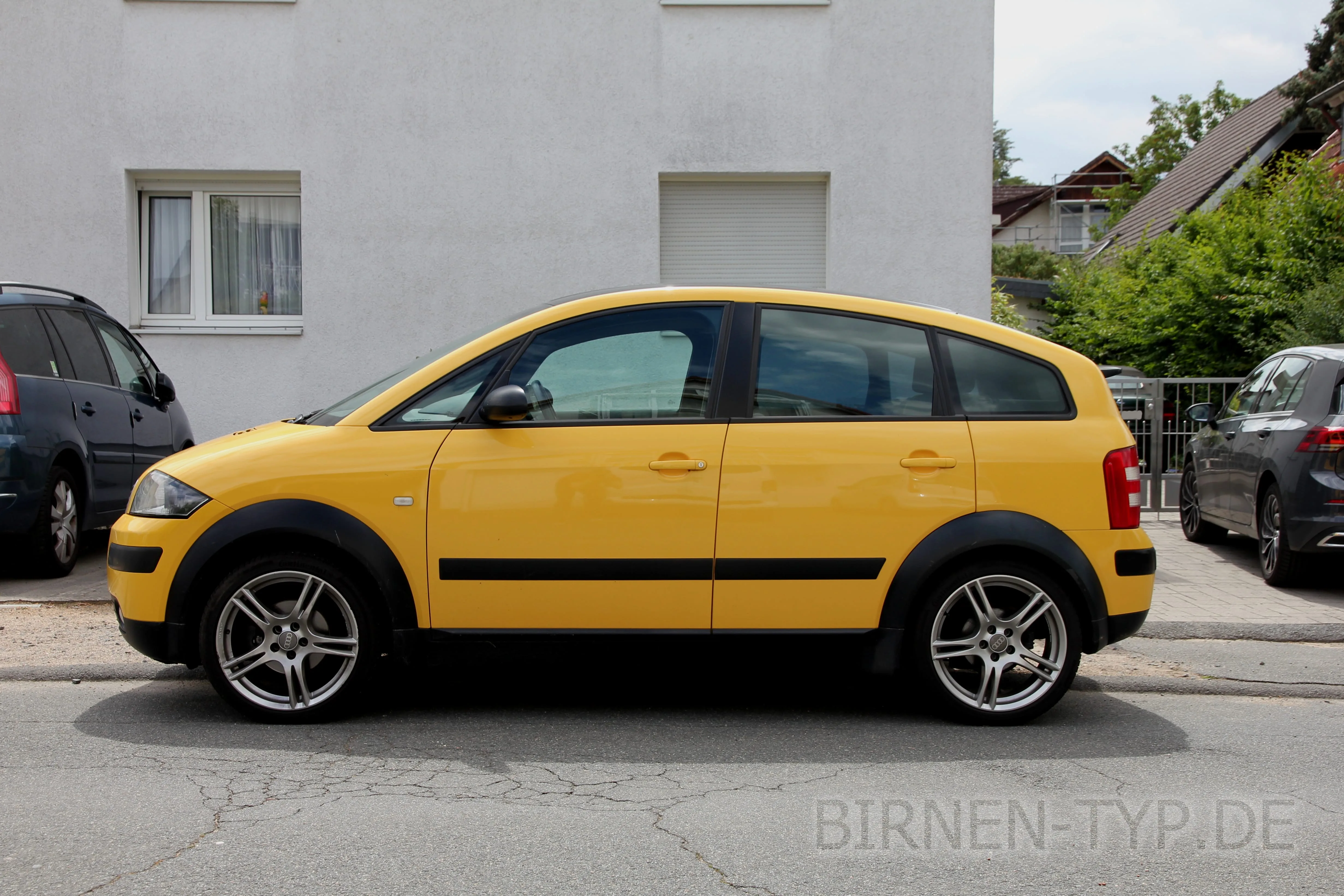 Seitenansicht (Fahrerseite) des Audi A2 als 5-Türer