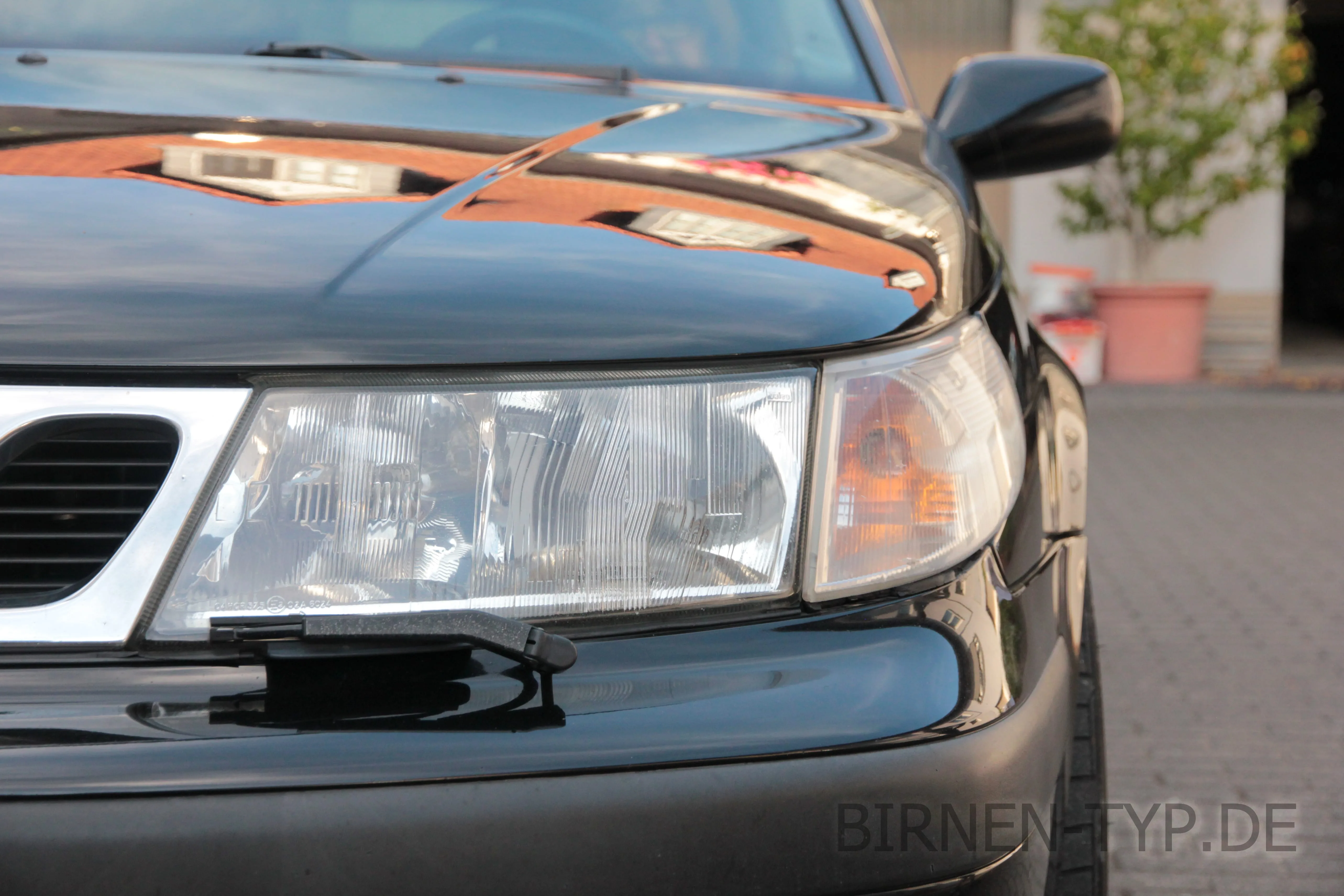 So sieht der Scheinwerfer des Saab 9-5 aus