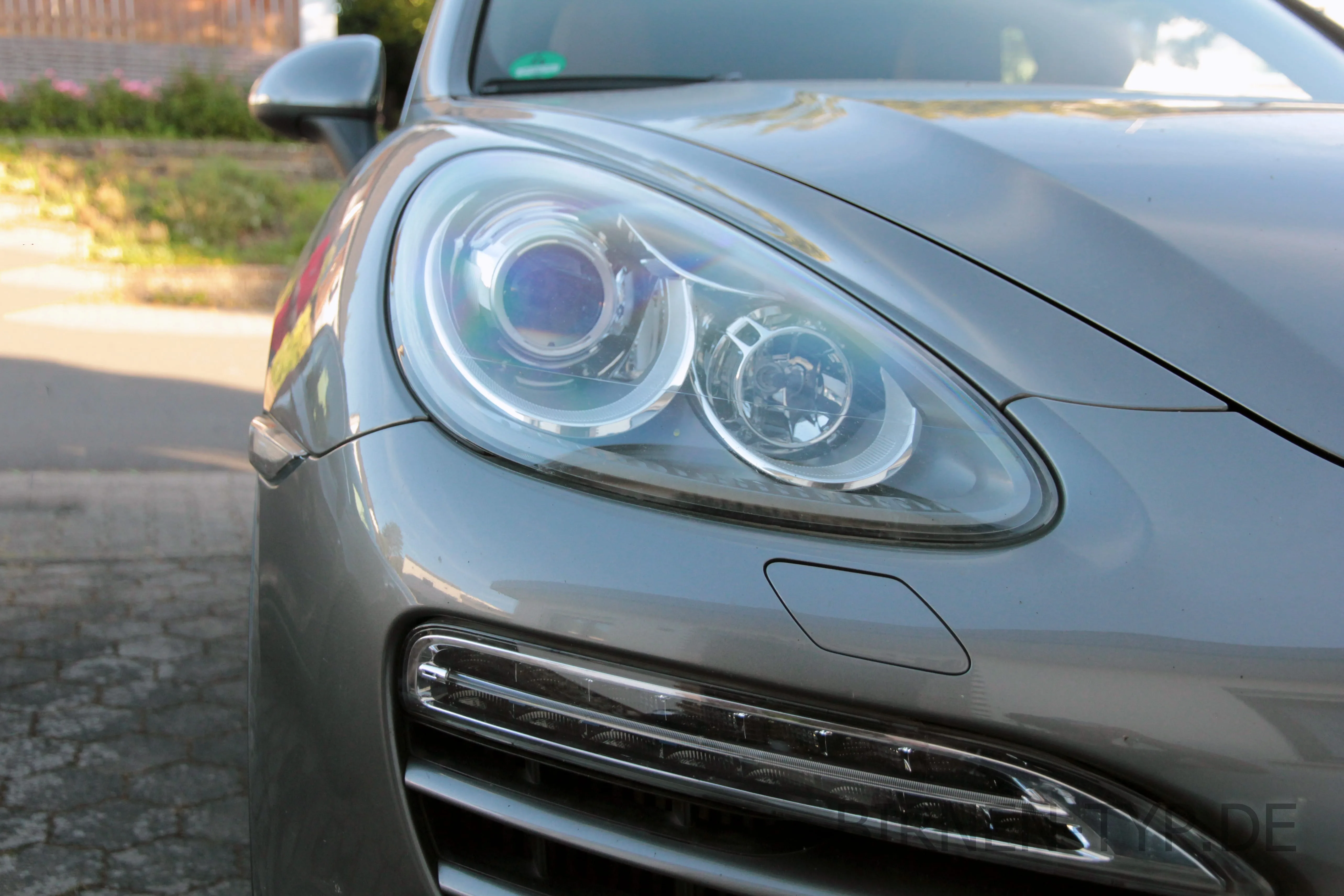 So sieht der Scheinwerfer des Porsche Cayenne aus