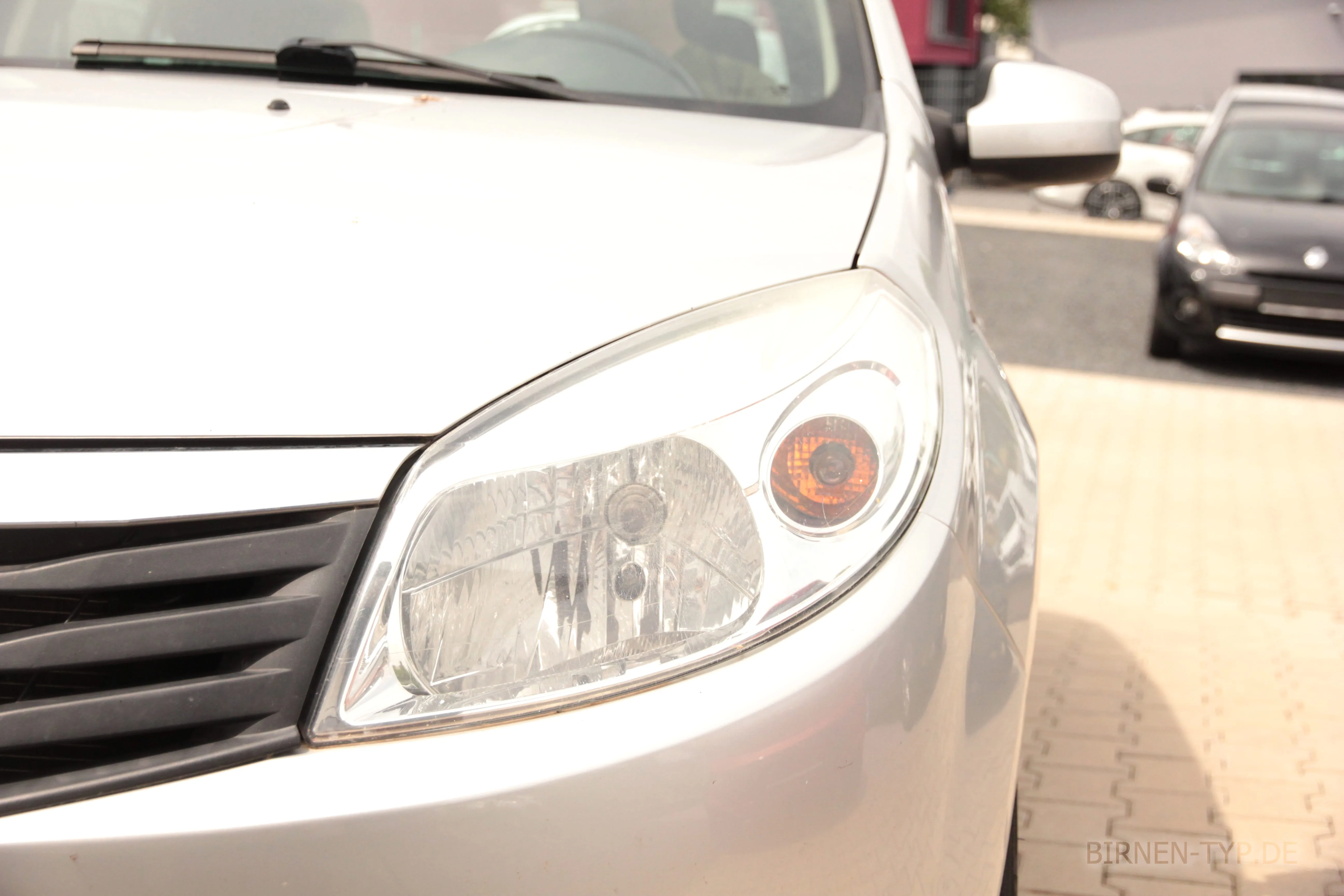 So sieht der Scheinwerfer des Dacia Sandero 1. Gen aus