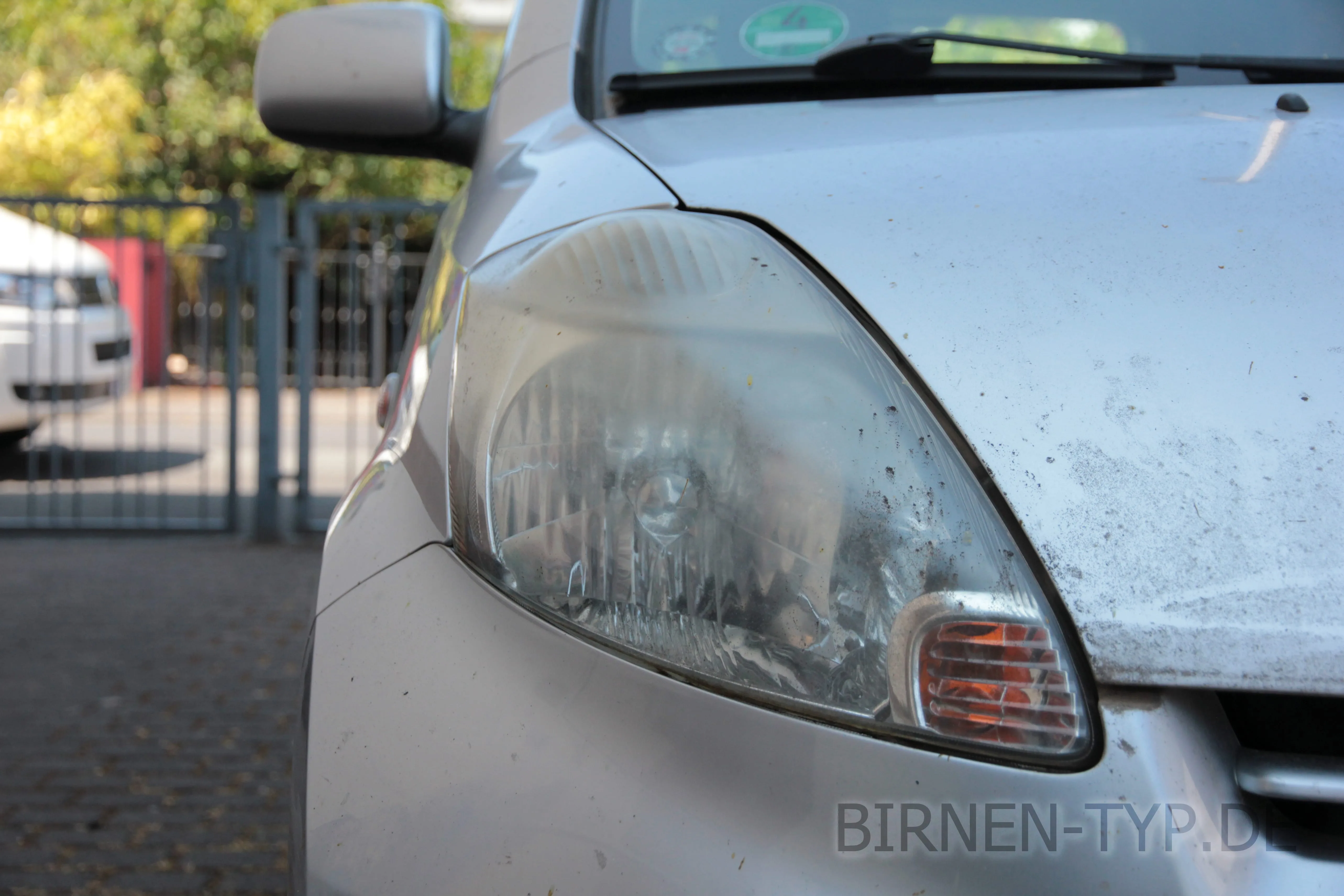 So sieht der Scheinwerfer des Daihatsu Sirion aus