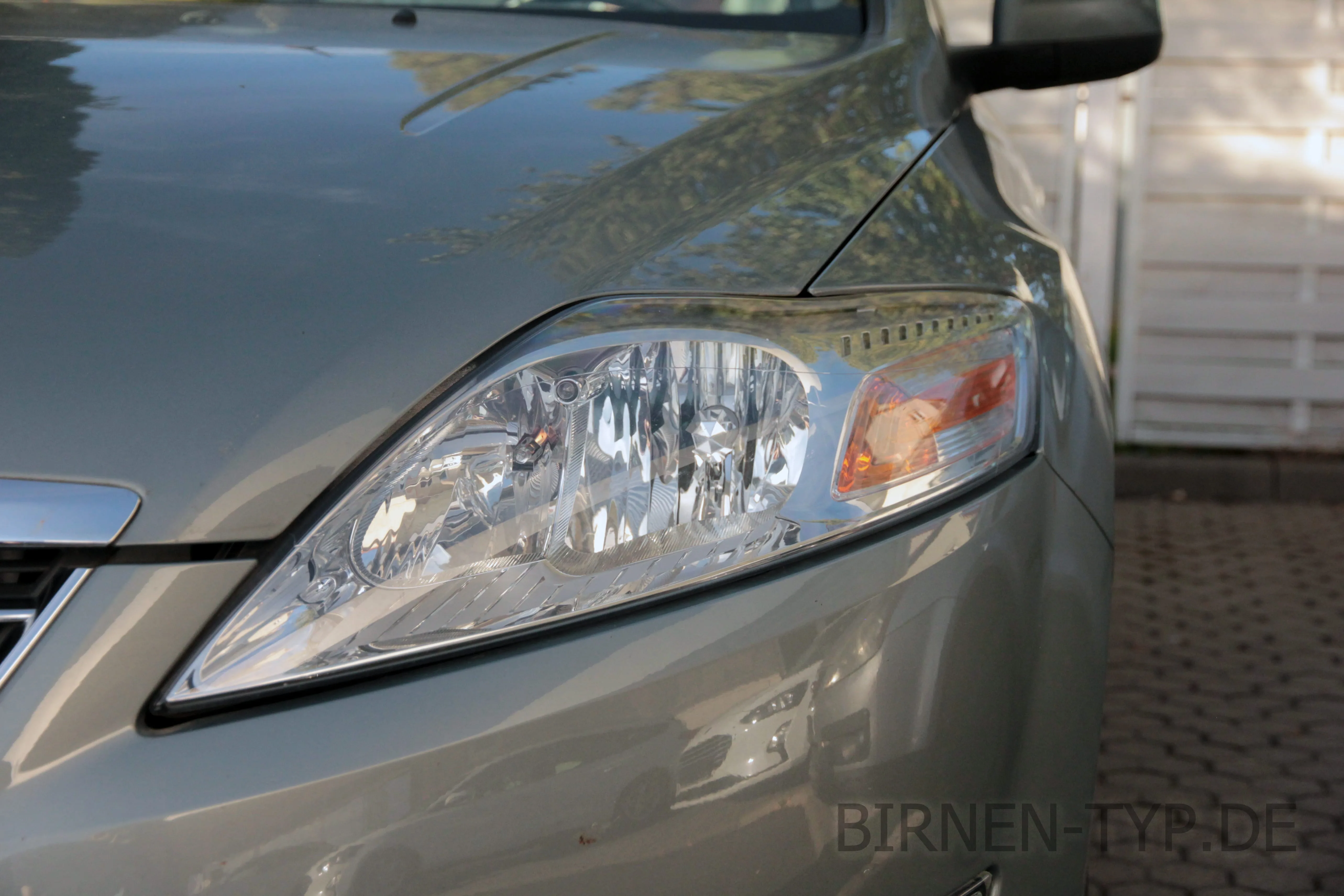 So sieht der Scheinwerfer des Ford Mondeo 4 aus